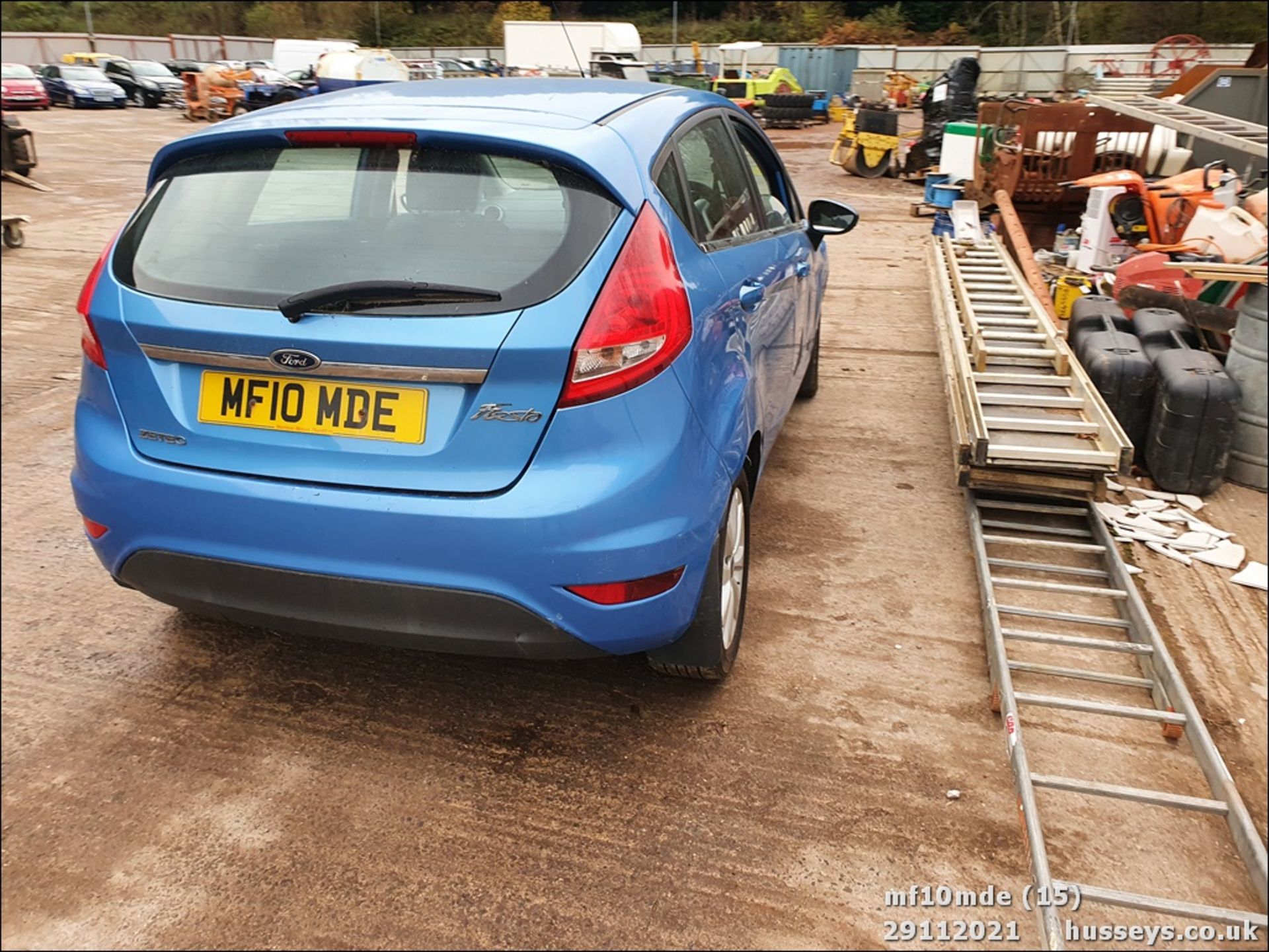 10/10 FORD FIESTA ZETEC - 1242cc 5dr Hatchback (Blue) - Image 15 of 25