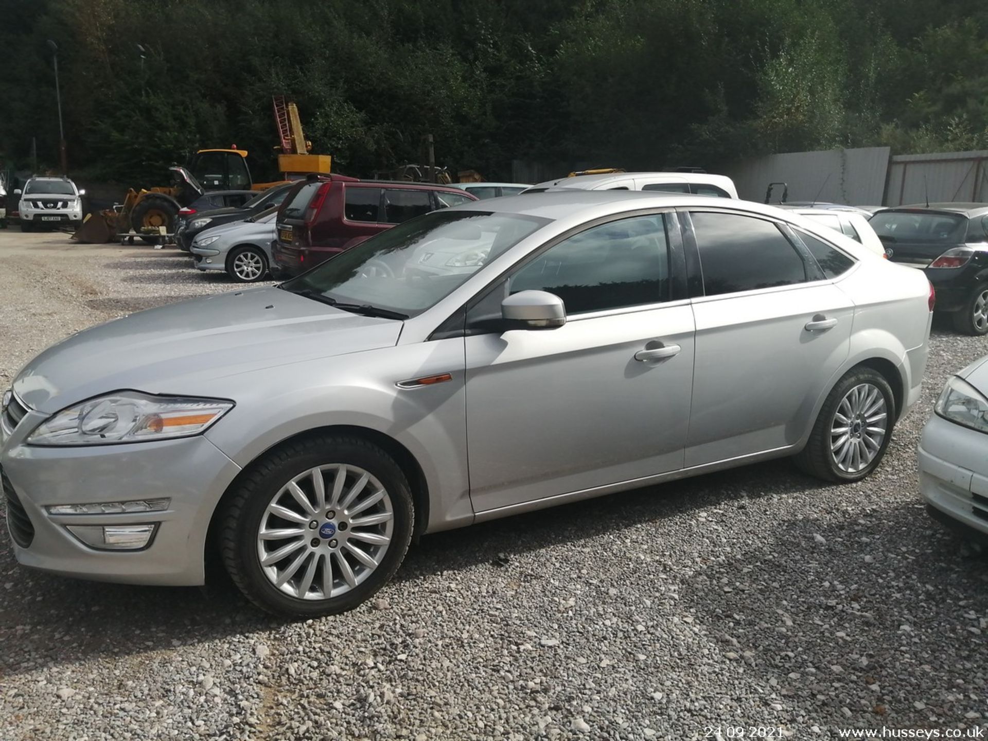 13/13 FORD MONDEO ZETEC BUSINESS EDN - 1997cc 5dr Hatchback (Silver, 111k) - Image 8 of 12