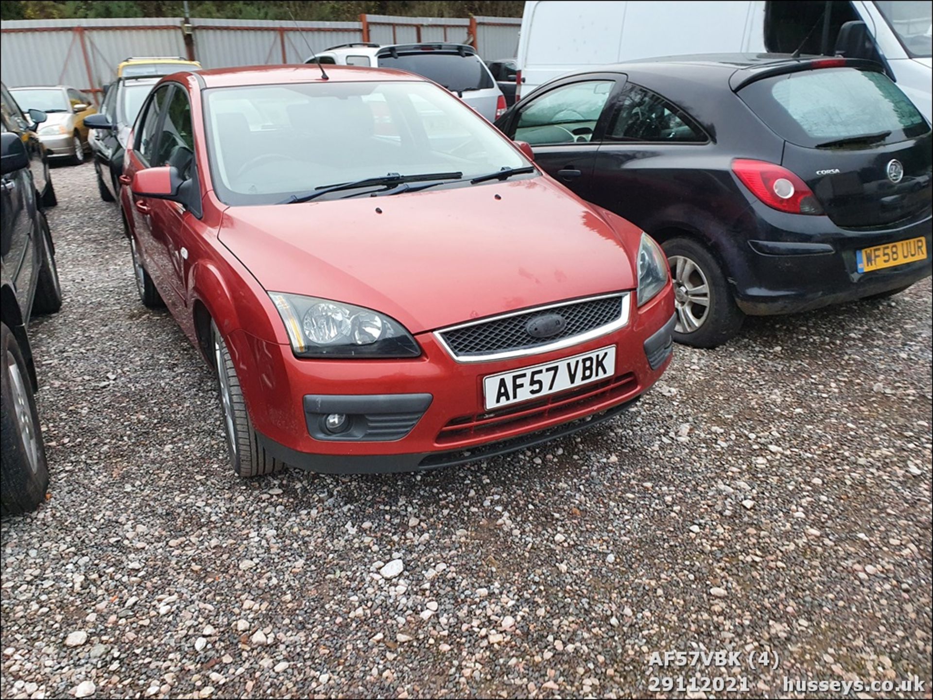 07/57 FORD FOCUS ZETEC CLIMATE TDCI - 1560cc 5dr Hatchback (Red, 143k) - Image 4 of 20