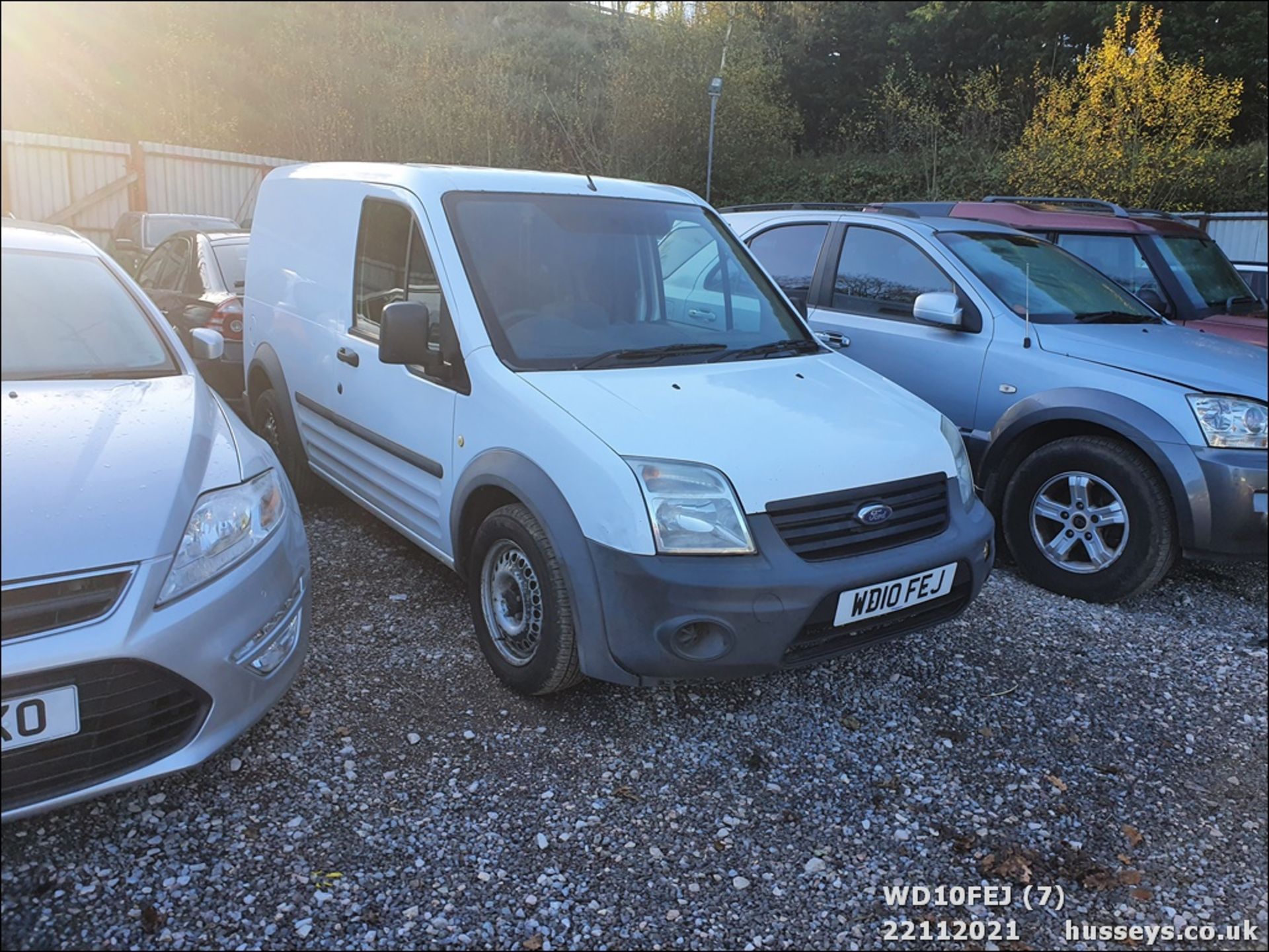 10/10 FORD TRANSIT CONNECT 75 T200 - 1753cc Van (White, 186k) - Image 8 of 26