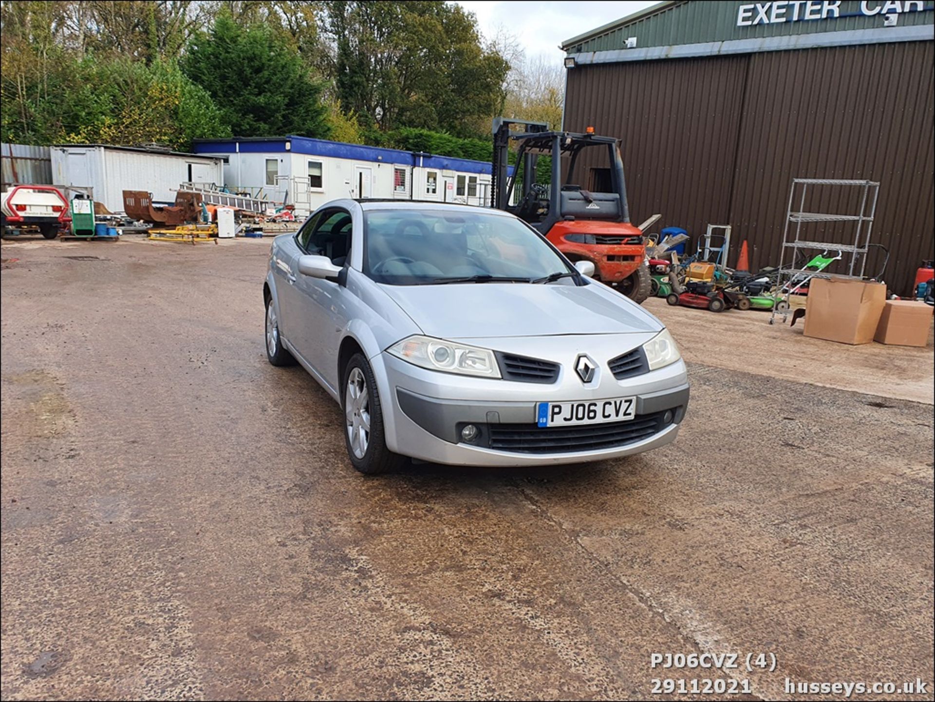 06/06 RENAULT MEGANE DYNAMIQUE - 1598cc 2dr Convertible (Silver, 73k) - Image 4 of 28