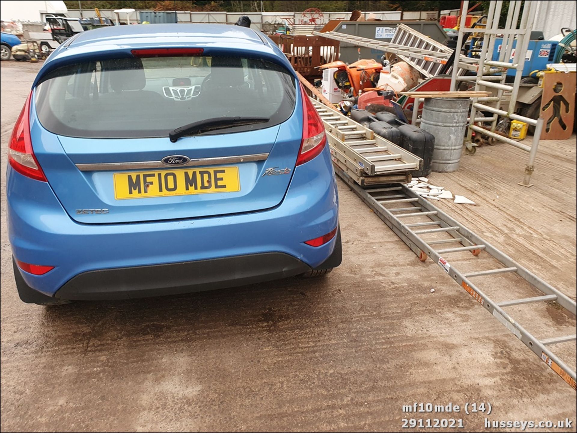 10/10 FORD FIESTA ZETEC - 1242cc 5dr Hatchback (Blue) - Image 14 of 25