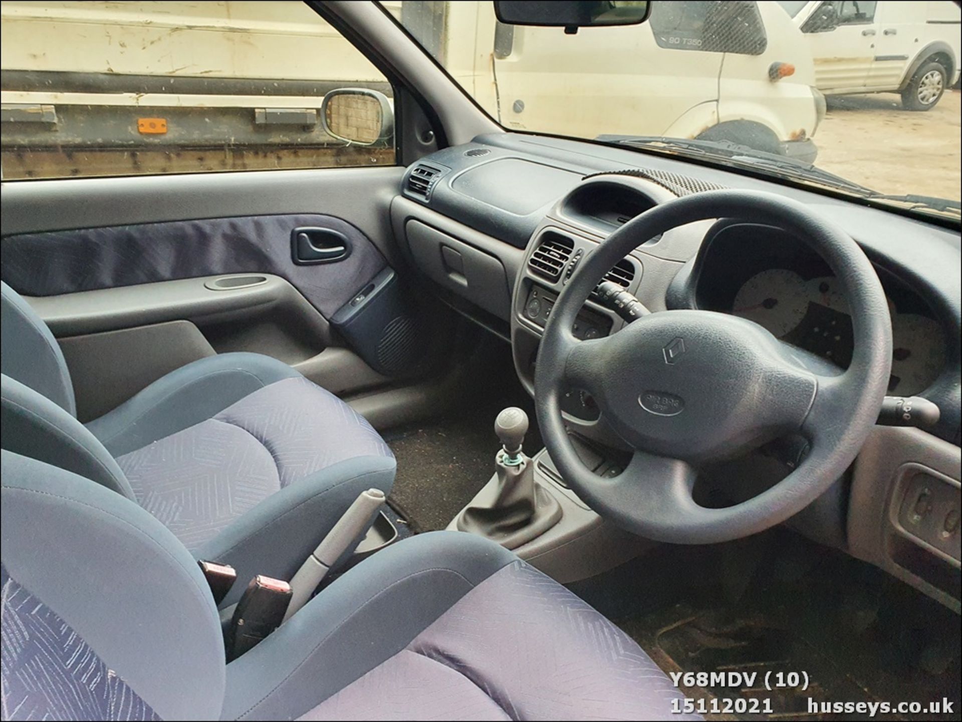 2001 RENAULT CLIO SPORT 16V - 1149cc 3dr Hatchback (Silver) - Image 10 of 13
