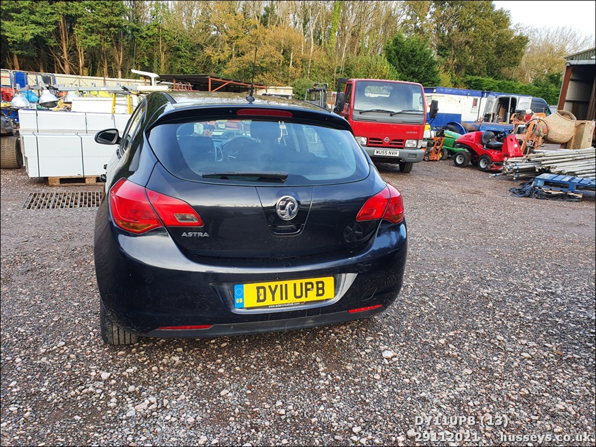 11/11 VAUXHALL ASTRA EXCLUSIV 98 - 1398cc 5dr Hatchback (Black, 108k) - Image 12 of 29