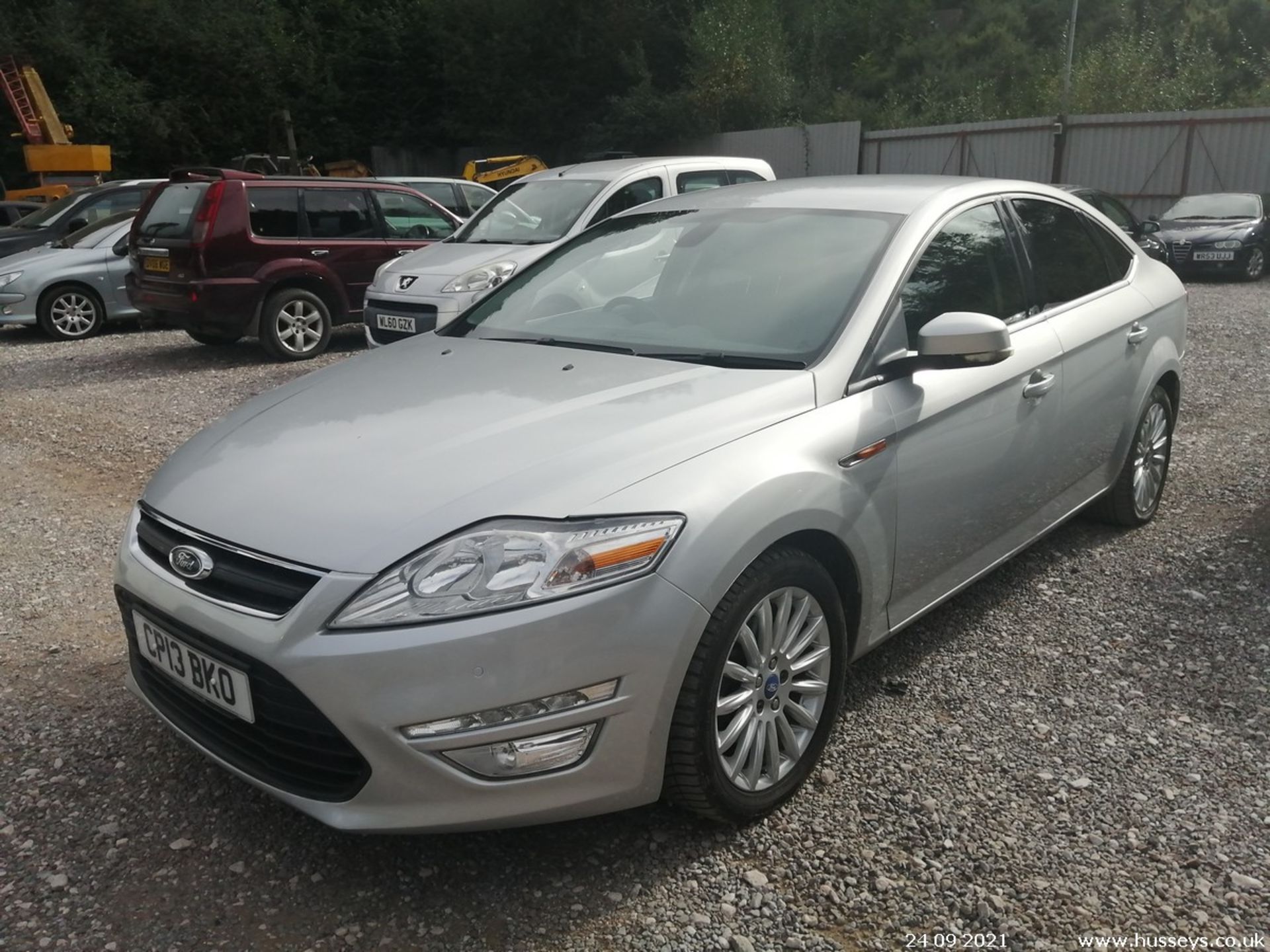 13/13 FORD MONDEO ZETEC BUSINESS EDN - 1997cc 5dr Hatchback (Silver, 111k)