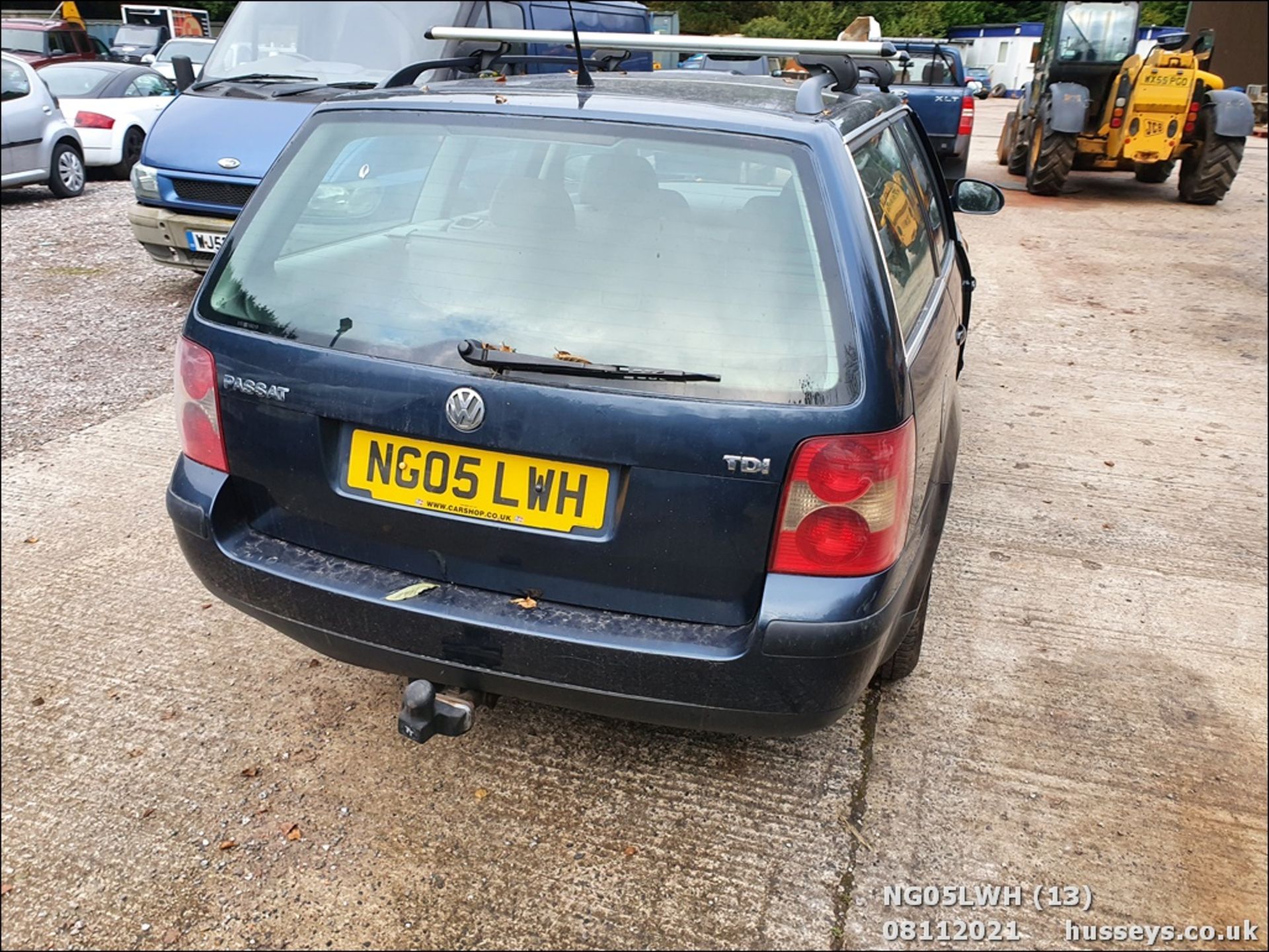 05/05 VOLKSWAGEN PASSAT TRENDLINE TDI 100 - 1896cc 5dr Estate (Blue, 209k) - Image 13 of 19