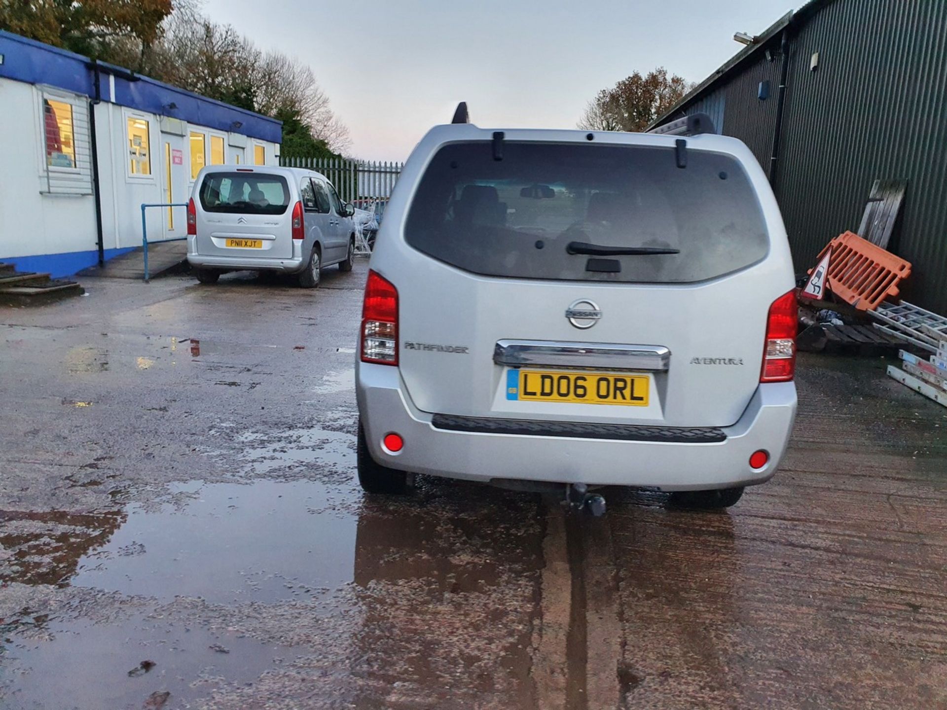 06/06 NISSAN PATHFINDER T-SPEC DCI 174 - 2488cc 5dr Estate (Silver, 147k) - Image 12 of 20