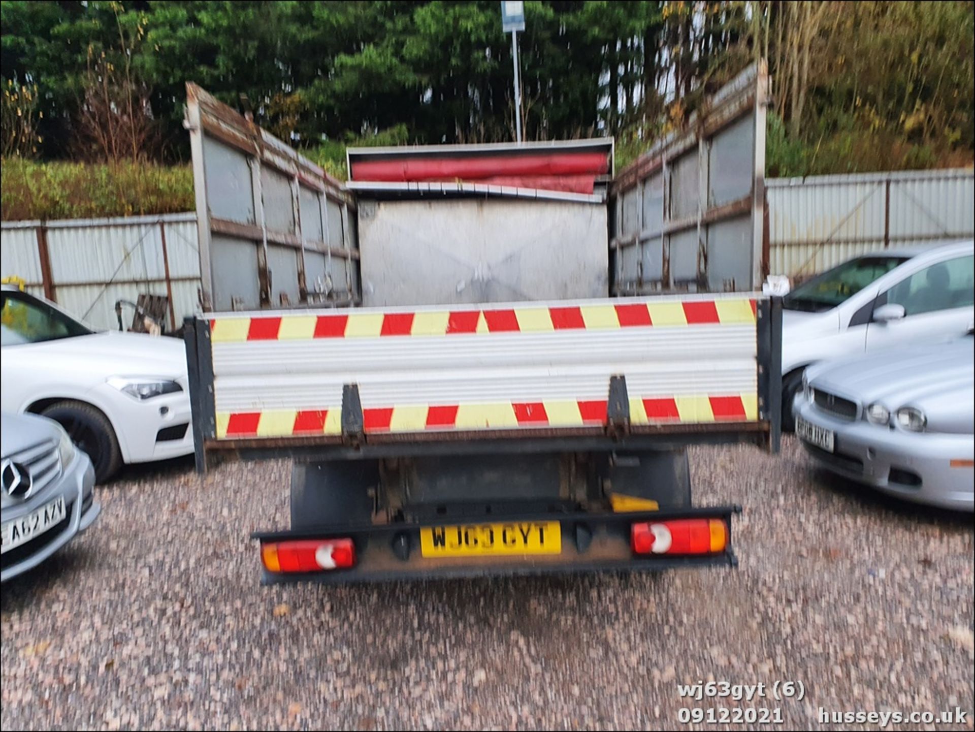 13/63 NISSAN CABSTAR 35.14 S/C SWB - 2488cc Tipper (White, 123k) - Image 7 of 17