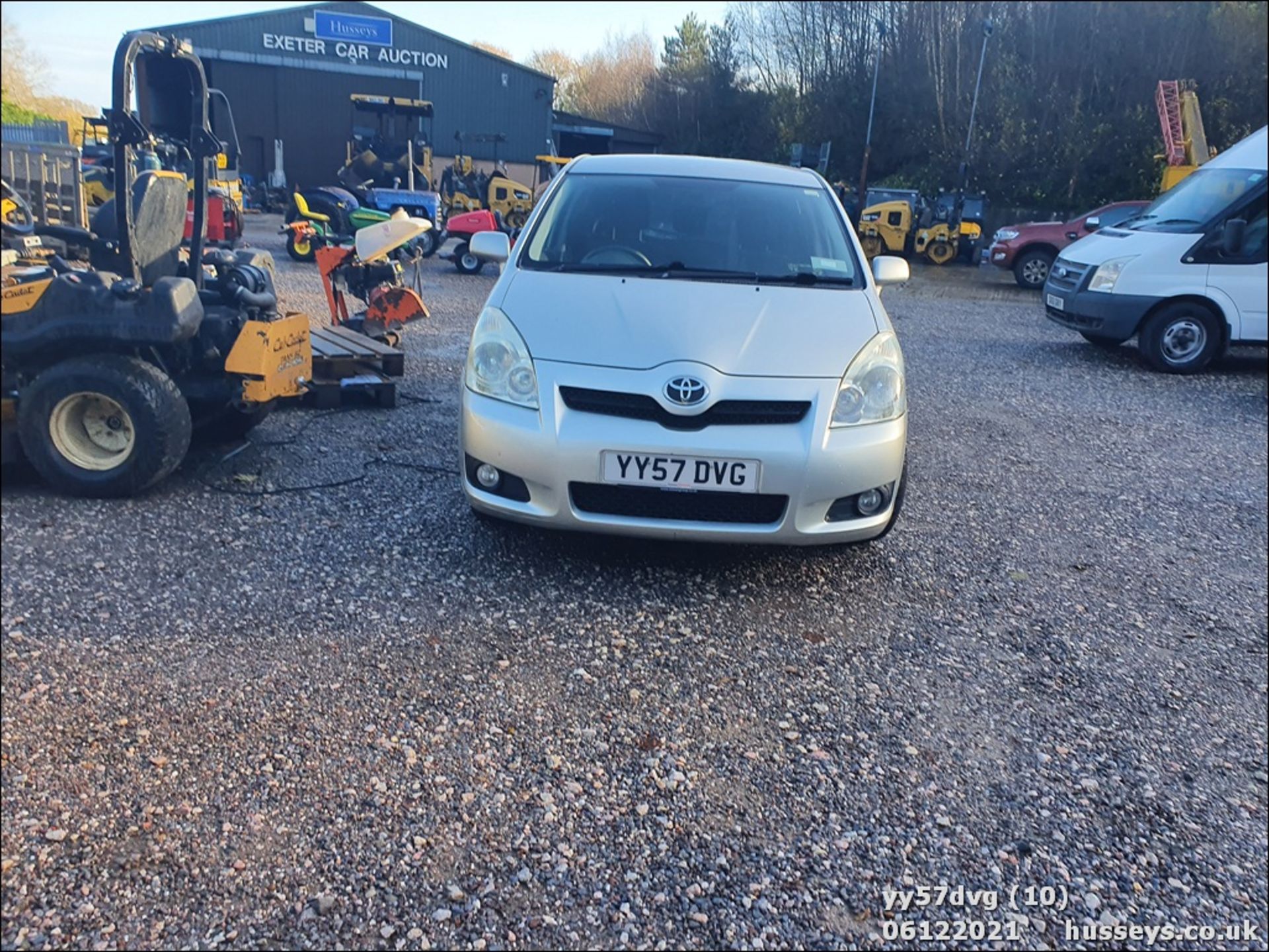 07/57 TOYOTA COROLLA VERSO SR D-4D - 2231cc 5dr MPV (Silver, 88k) - Image 10 of 22