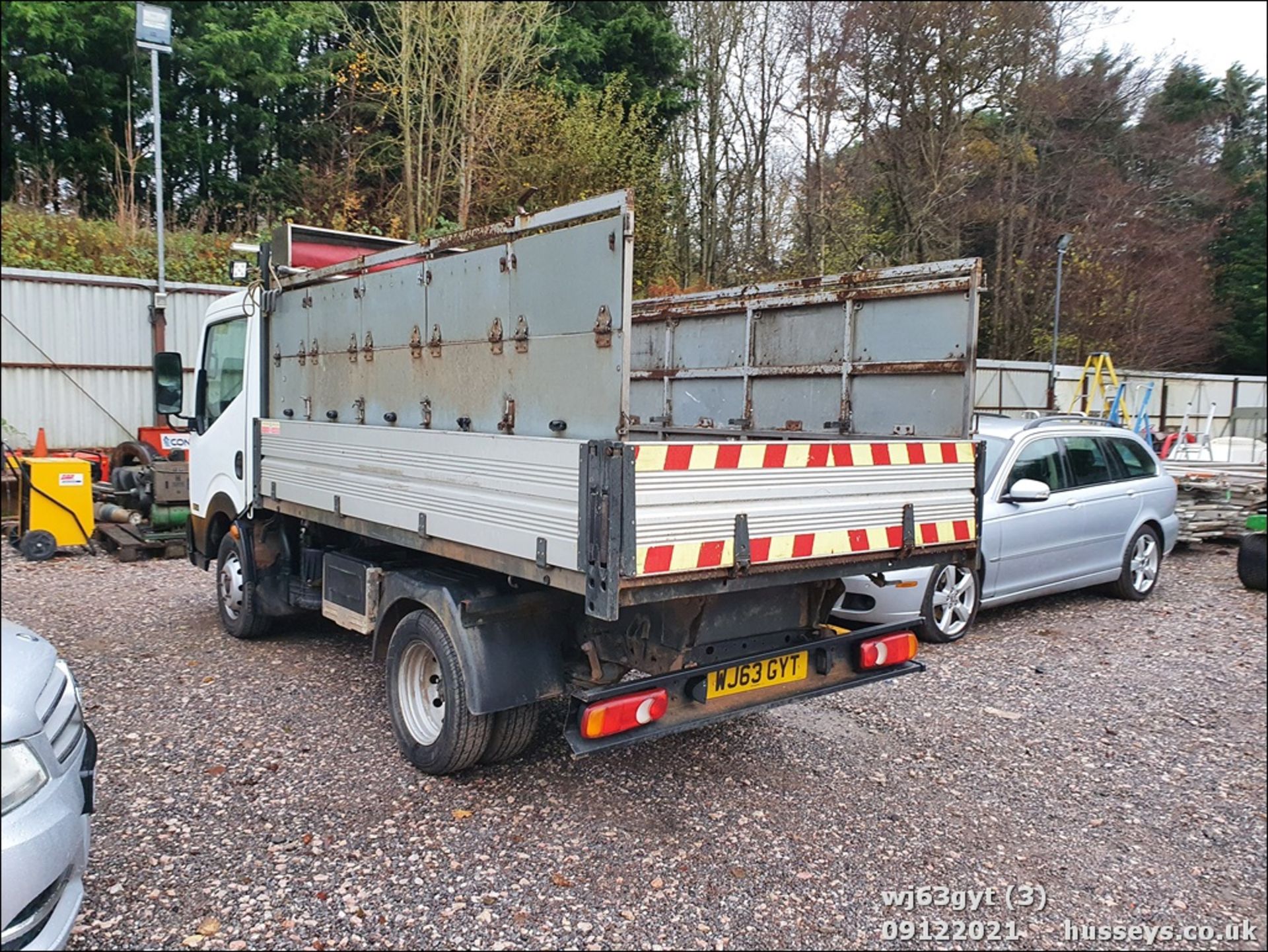 13/63 NISSAN CABSTAR 35.14 S/C SWB - 2488cc Tipper (White, 123k) - Image 4 of 17