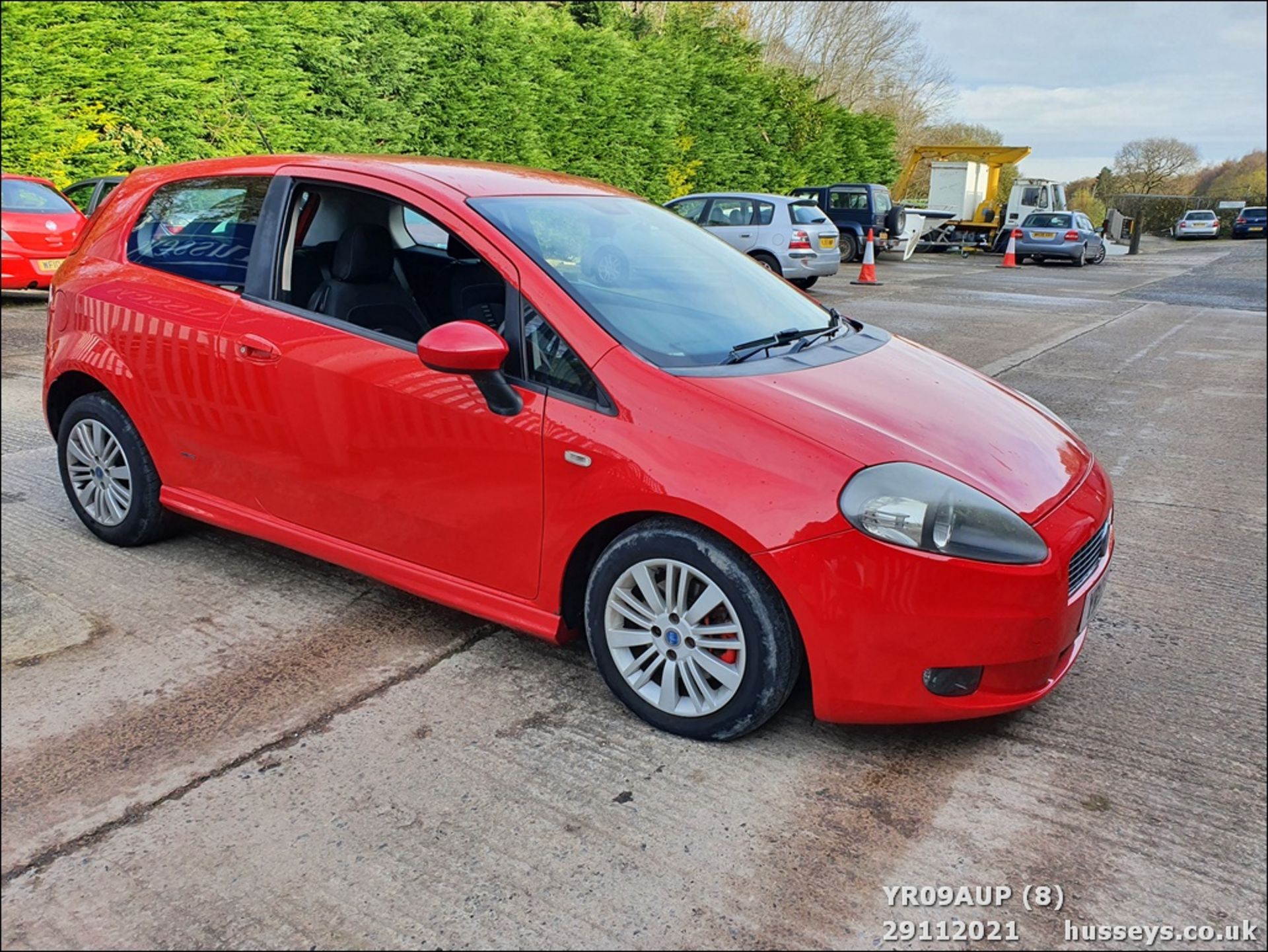 09/09 FIAT G PUNTO SPORTING MULTIJET - 1910cc 3dr Hatchback (Red, 105k) - Image 8 of 20