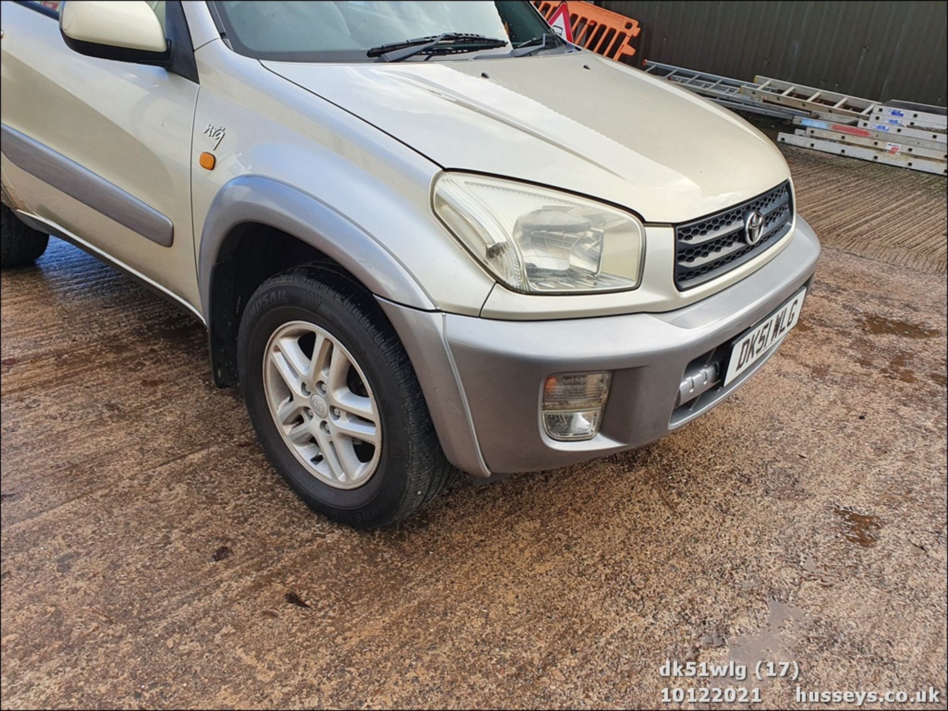 01/51 TOYOTA RAV4 NRG VVTI - 1998cc 3dr Estate (Beige, 143k) - Image 17 of 24