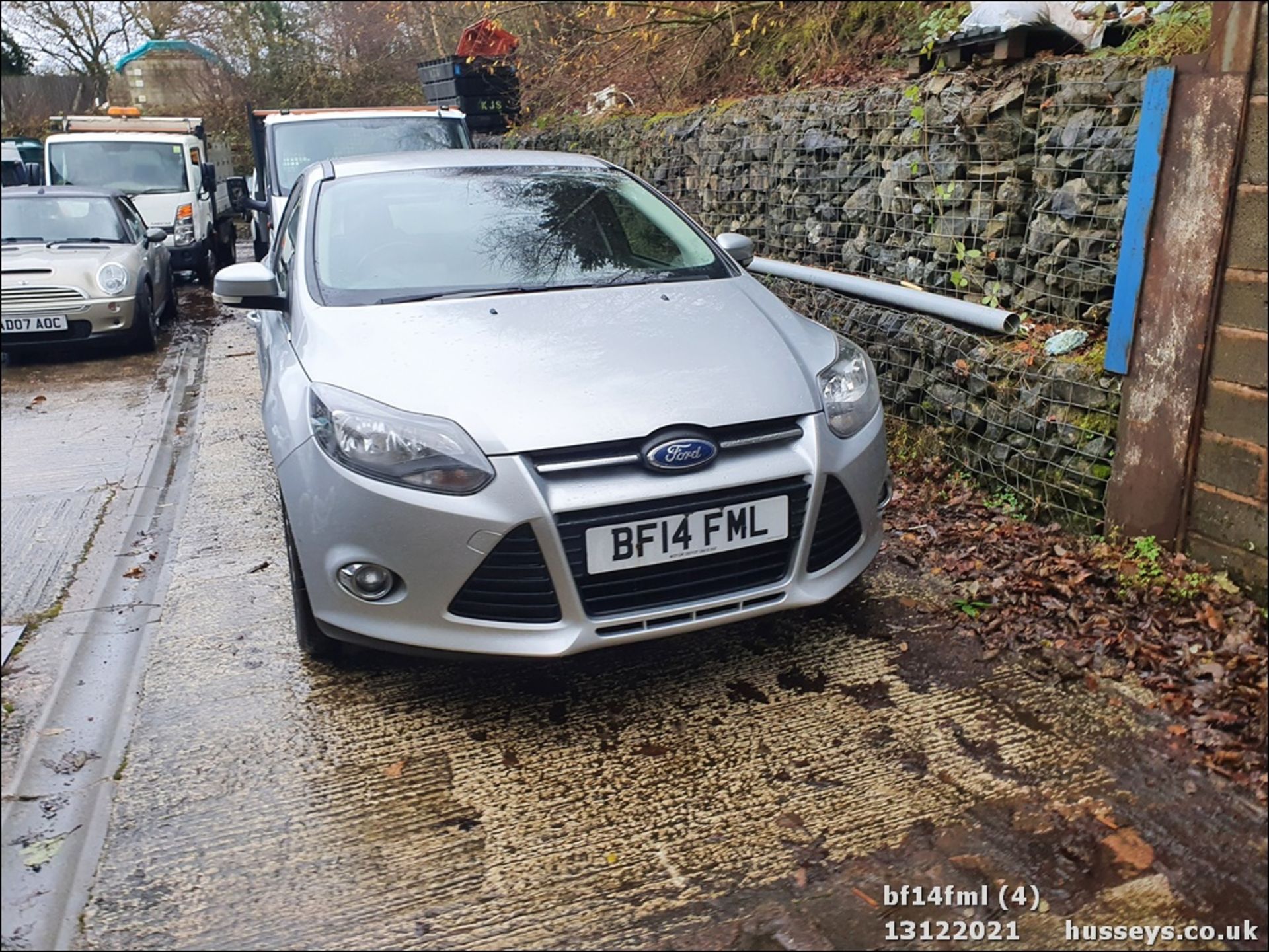 14/14 FORD FOCUS ZETEC TURBO - 998cc 5dr Hatchback (Silver, 83k) - Image 4 of 31