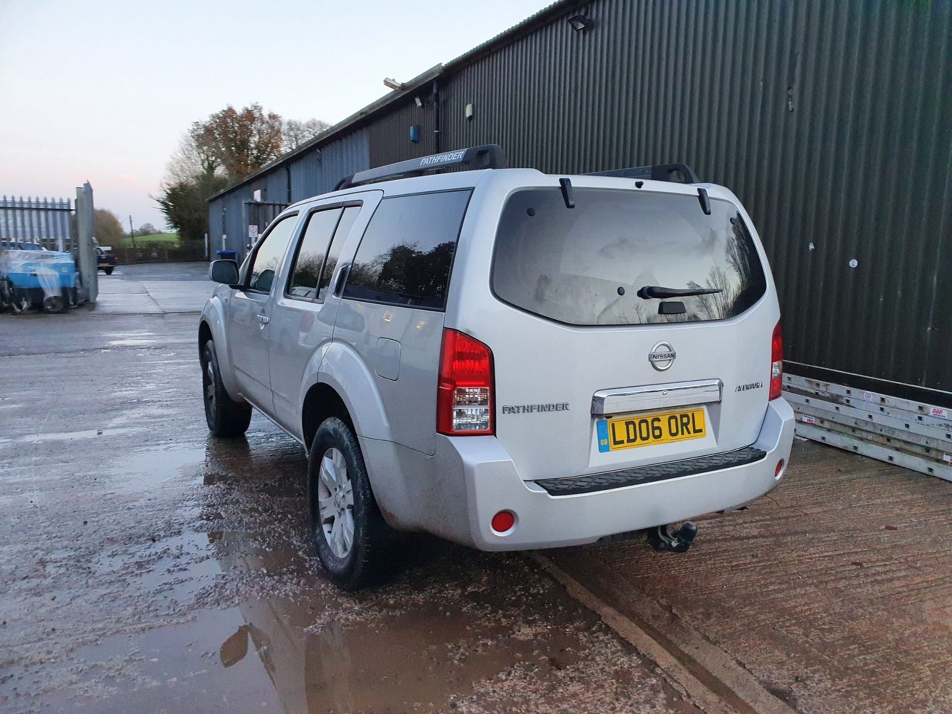 06/06 NISSAN PATHFINDER T-SPEC DCI 174 - 2488cc 5dr Estate (Silver, 147k) - Image 14 of 20