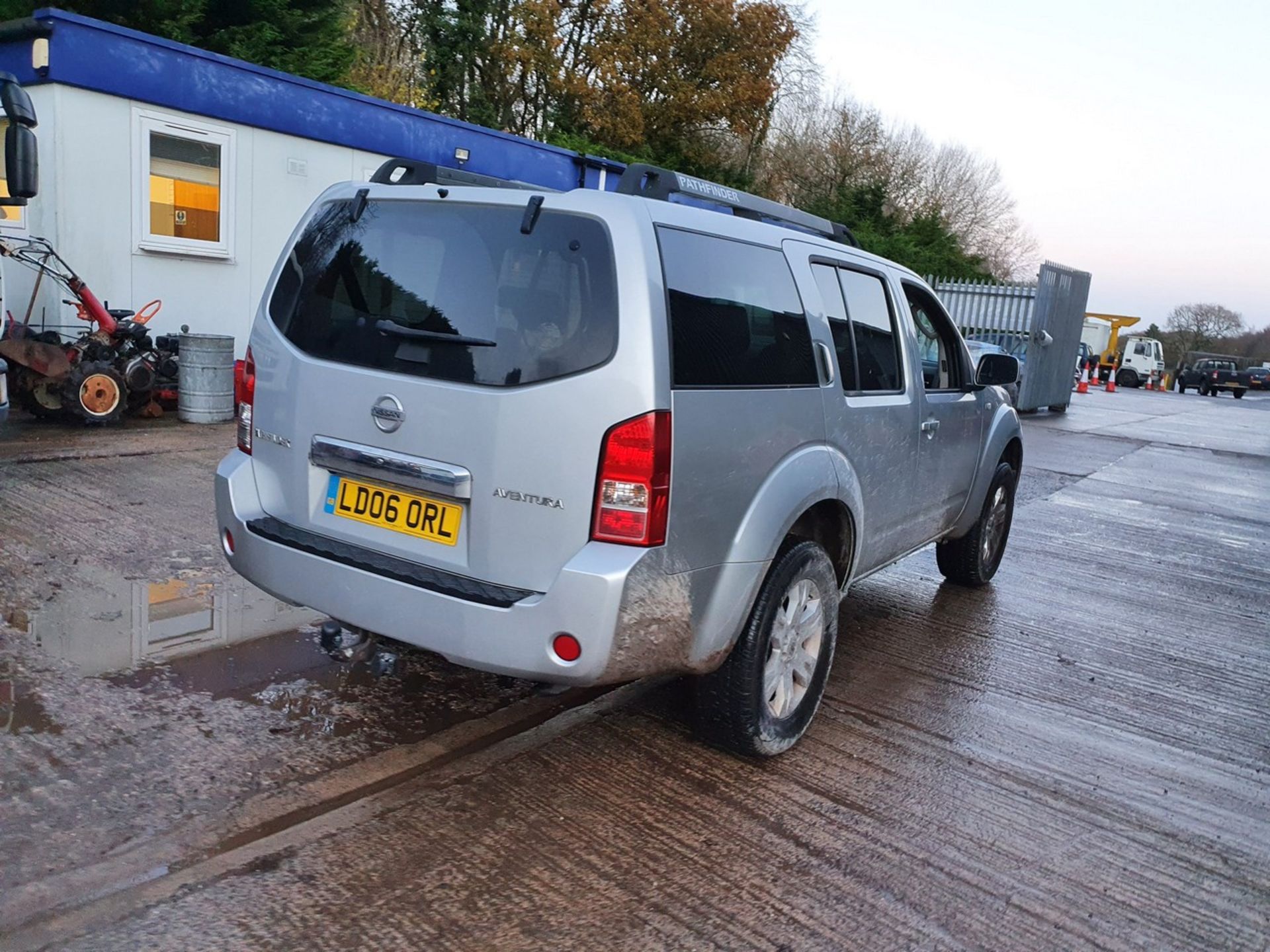 06/06 NISSAN PATHFINDER T-SPEC DCI 174 - 2488cc 5dr Estate (Silver, 147k) - Image 9 of 20