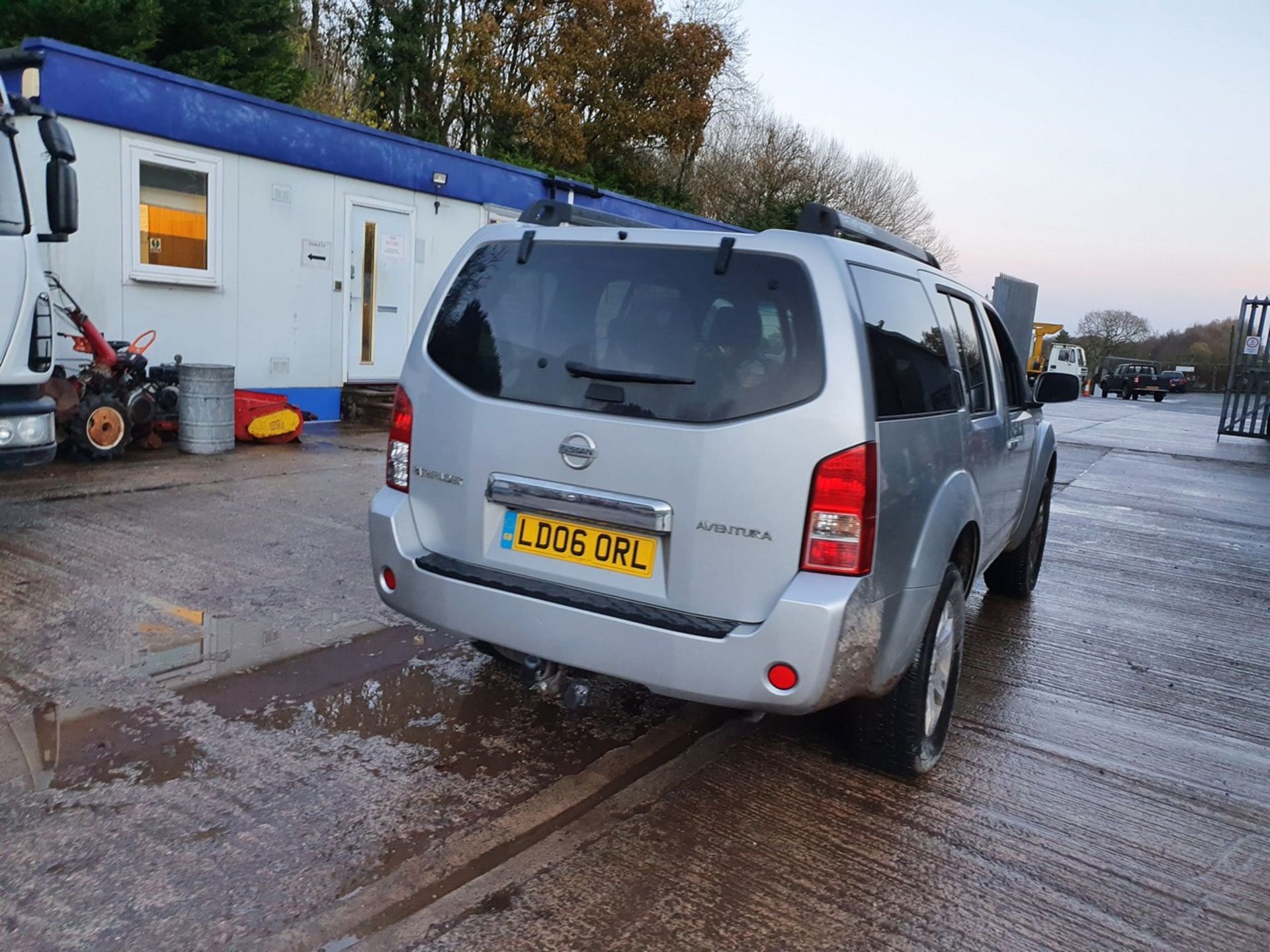 06/06 NISSAN PATHFINDER T-SPEC DCI 174 - 2488cc 5dr Estate (Silver, 147k) - Image 10 of 20