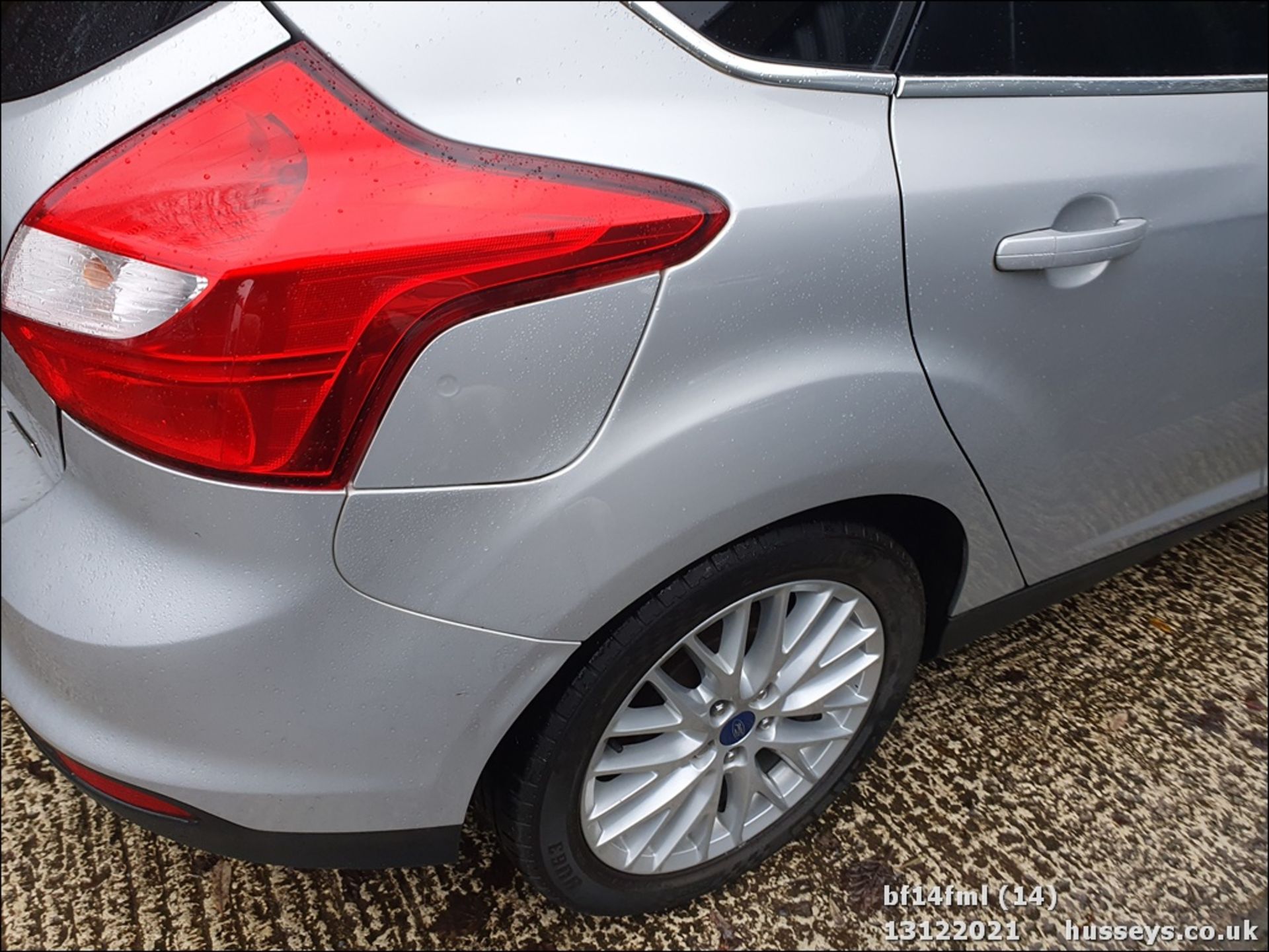 14/14 FORD FOCUS ZETEC TURBO - 998cc 5dr Hatchback (Silver, 83k) - Image 14 of 31