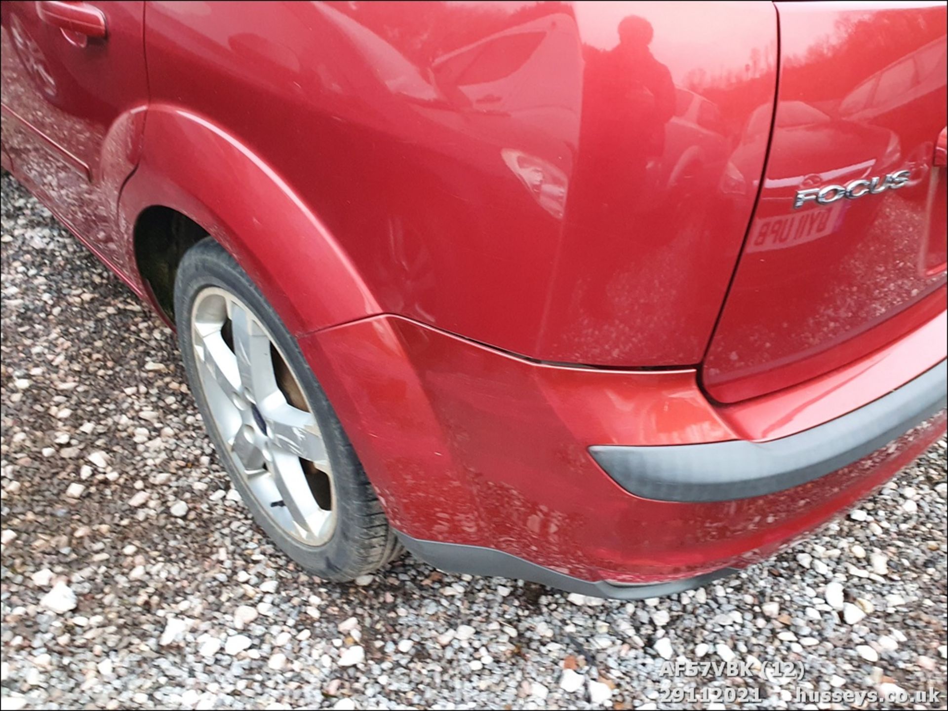 07/57 FORD FOCUS ZETEC CLIMATE TDCI - 1560cc 5dr Hatchback (Red, 143k) - Image 12 of 20