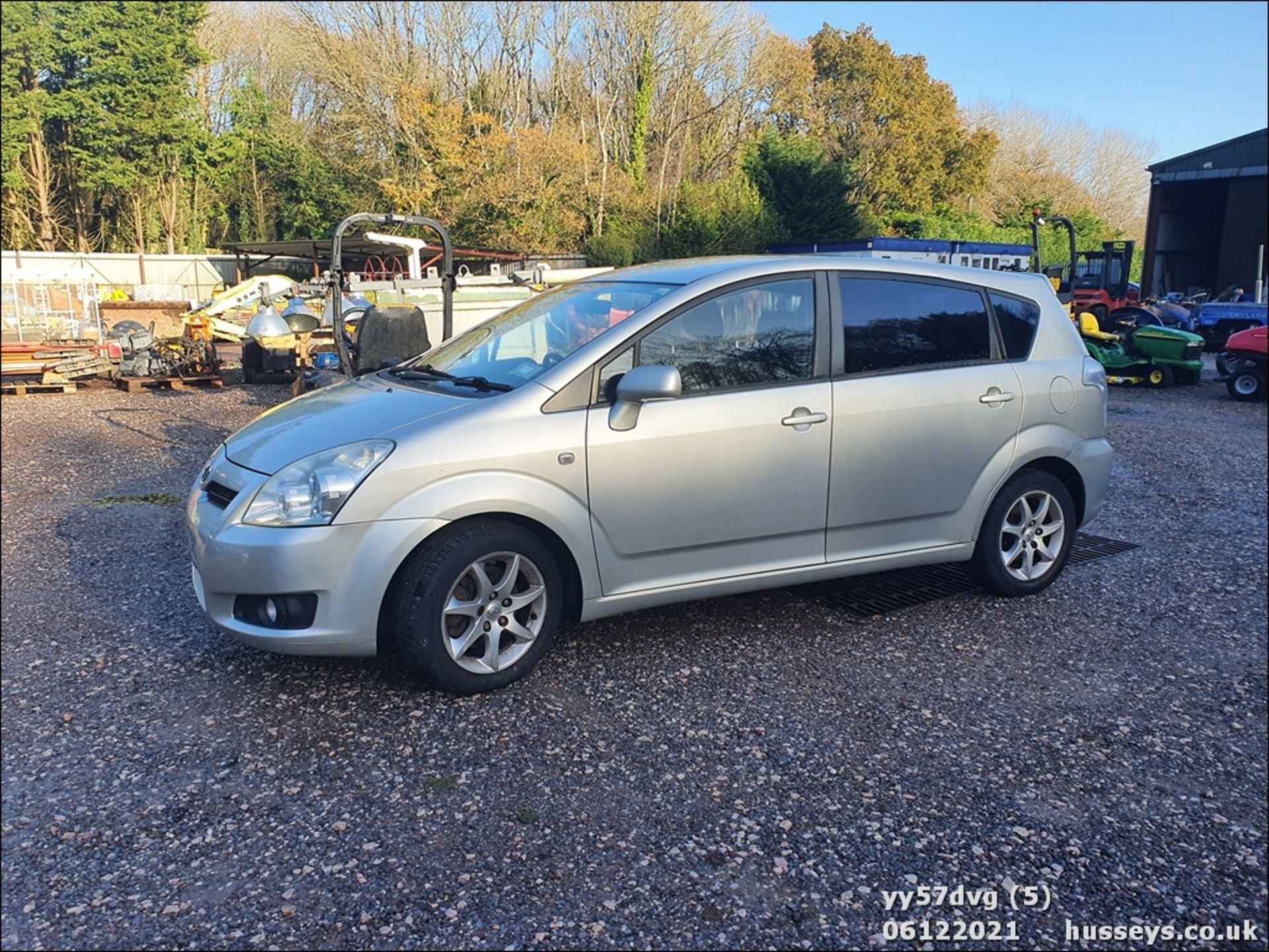 07/57 TOYOTA COROLLA VERSO SR D-4D - 2231cc 5dr MPV (Silver, 88k) - Image 6 of 22