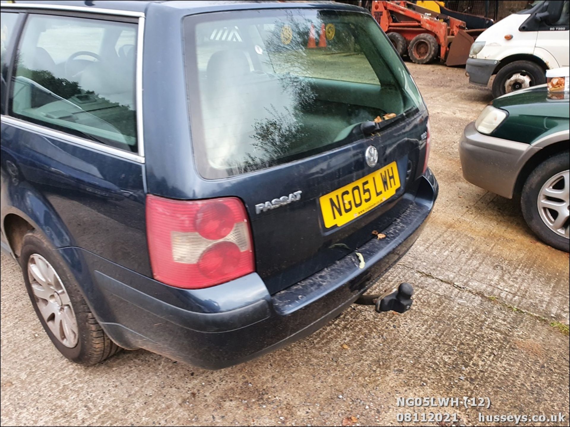 05/05 VOLKSWAGEN PASSAT TRENDLINE TDI 100 - 1896cc 5dr Estate (Blue, 209k) - Image 12 of 19