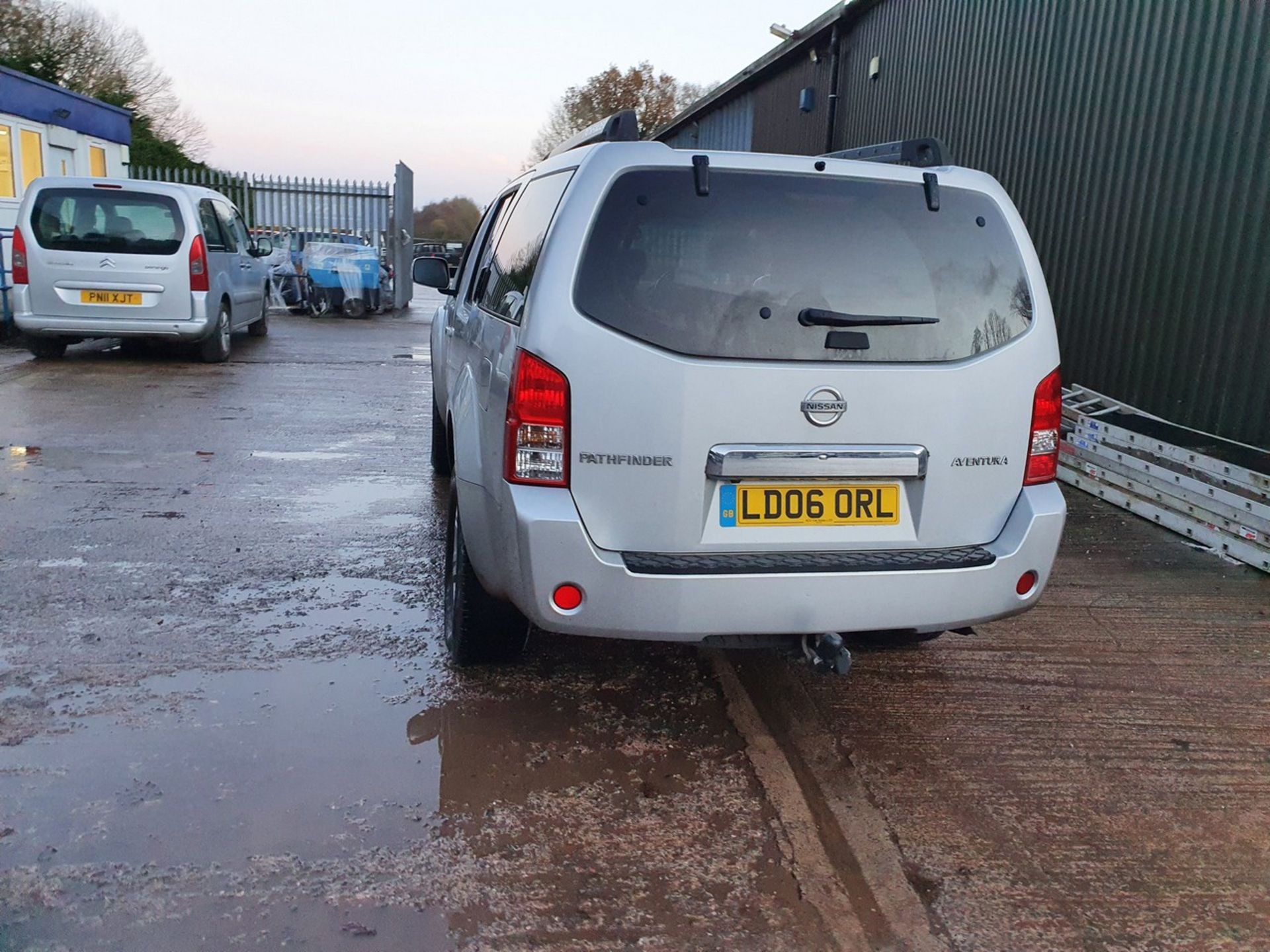 06/06 NISSAN PATHFINDER T-SPEC DCI 174 - 2488cc 5dr Estate (Silver, 147k) - Image 13 of 20