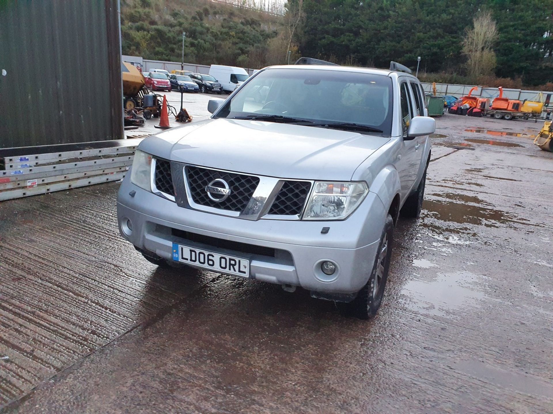 06/06 NISSAN PATHFINDER T-SPEC DCI 174 - 2488cc 5dr Estate (Silver, 147k) - Image 4 of 20