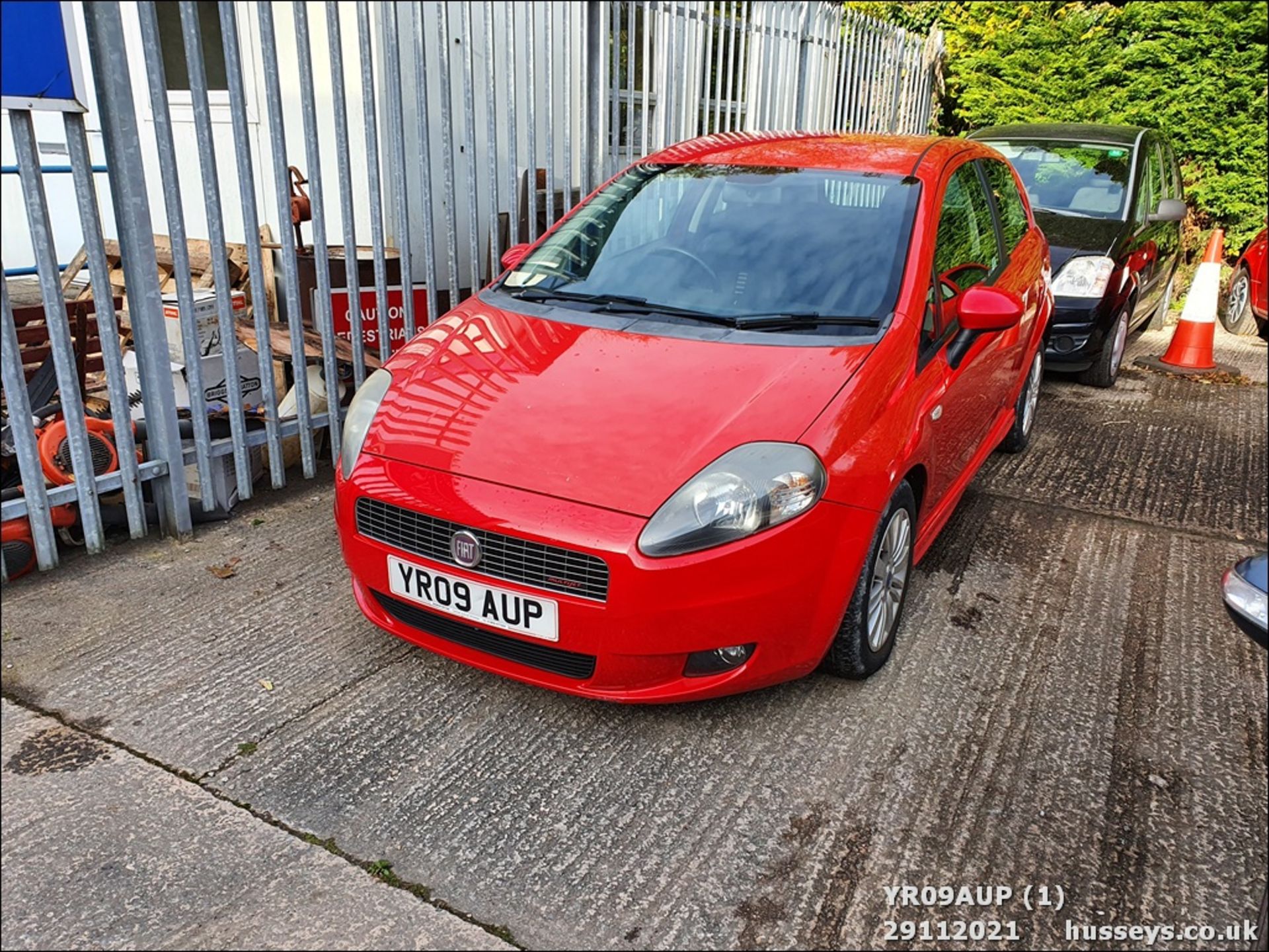 09/09 FIAT G PUNTO SPORTING MULTIJET - 1910cc 3dr Hatchback (Red, 105k) - Image 2 of 20