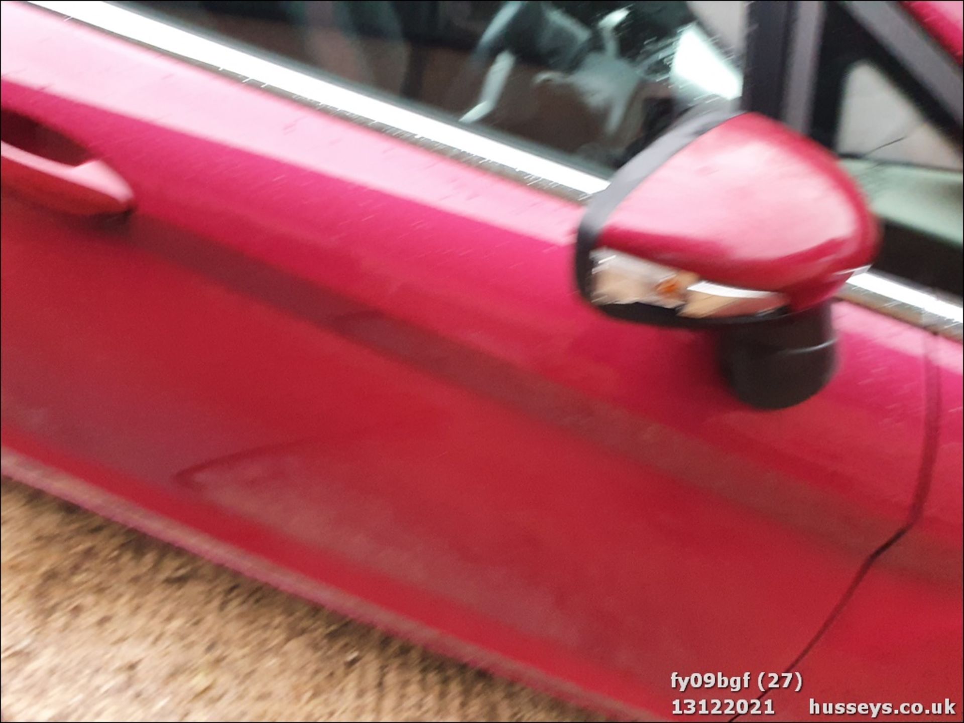 09/09 FORD FIESTA TITANIUM 90 TDCI - 1560cc 5dr Hatchback (Red, 125k) - Image 27 of 34