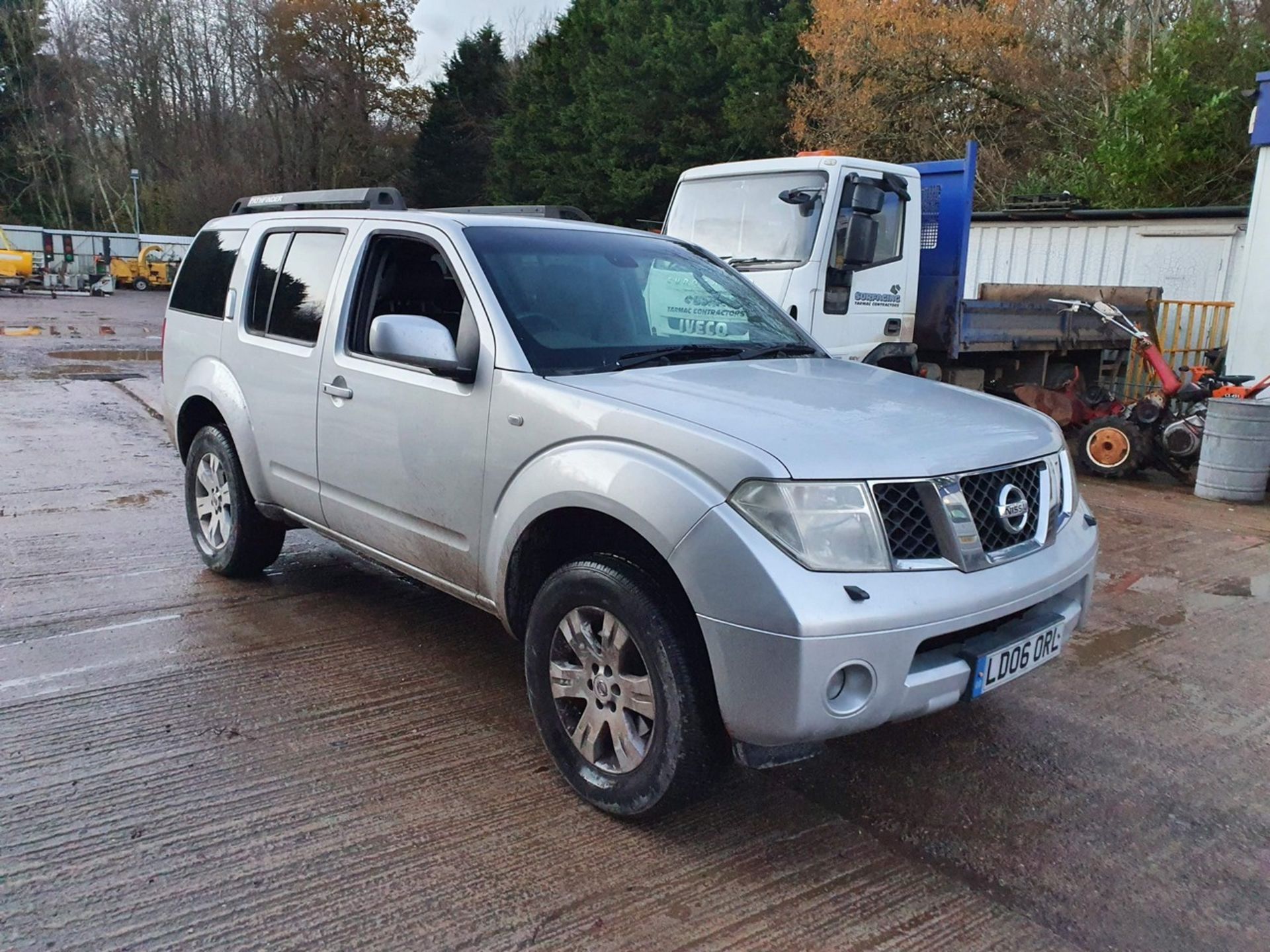 06/06 NISSAN PATHFINDER T-SPEC DCI 174 - 2488cc 5dr Estate (Silver, 147k) - Image 6 of 20