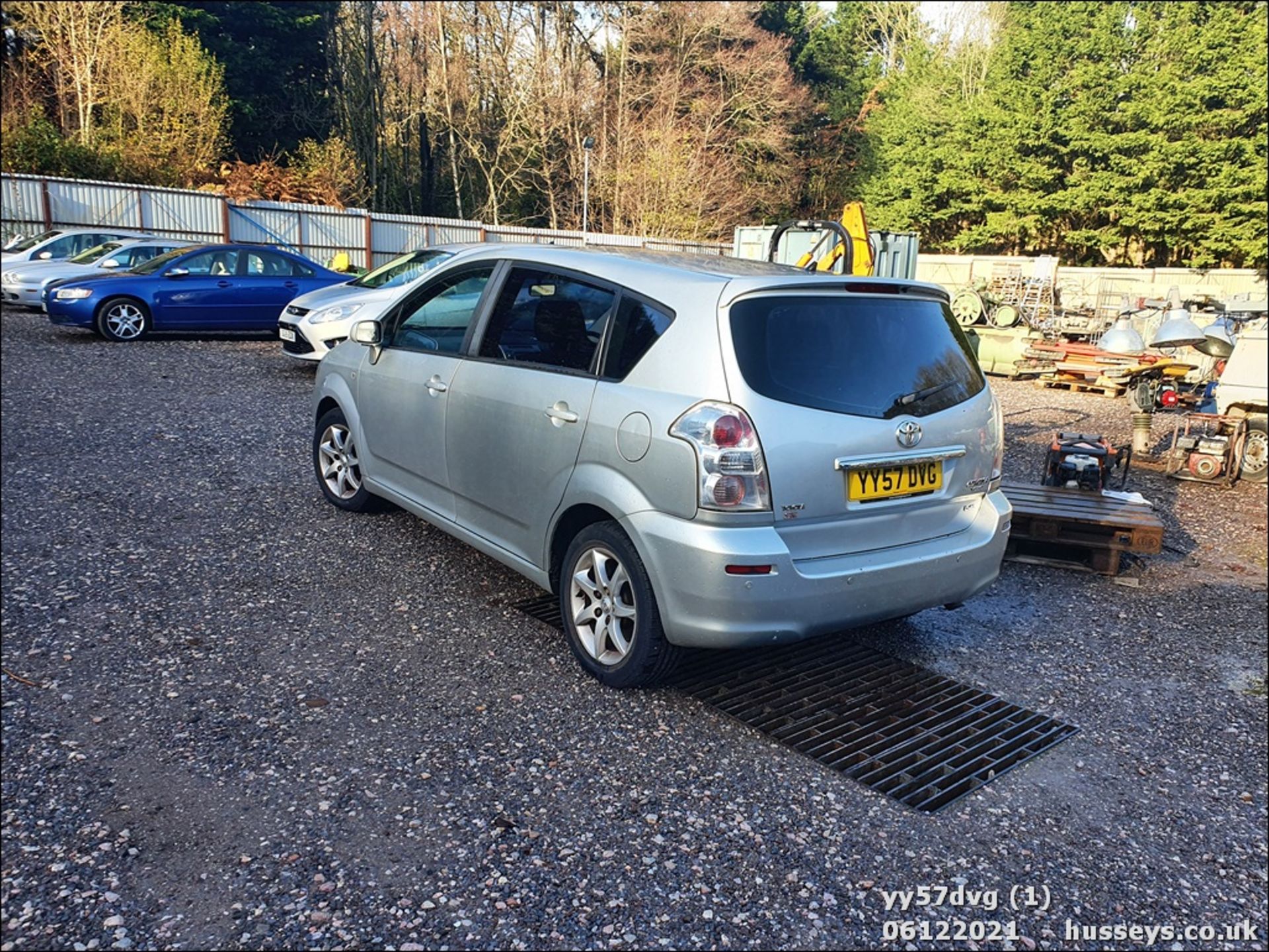 07/57 TOYOTA COROLLA VERSO SR D-4D - 2231cc 5dr MPV (Silver, 88k) - Image 2 of 22