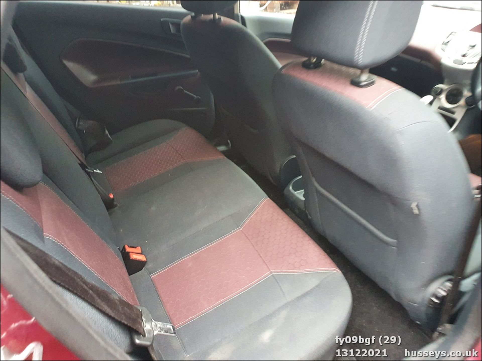 09/09 FORD FIESTA TITANIUM 90 TDCI - 1560cc 5dr Hatchback (Red, 125k) - Image 29 of 34