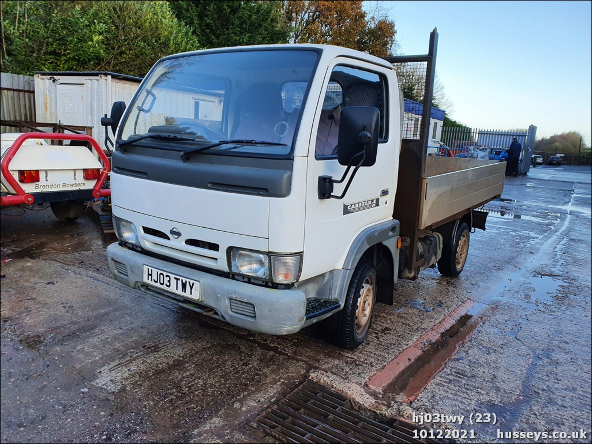 03/03 NISSAN CABSTAR E95 SWB - 2664cc 2dr Tipper (White, 90k) - Image 3 of 24