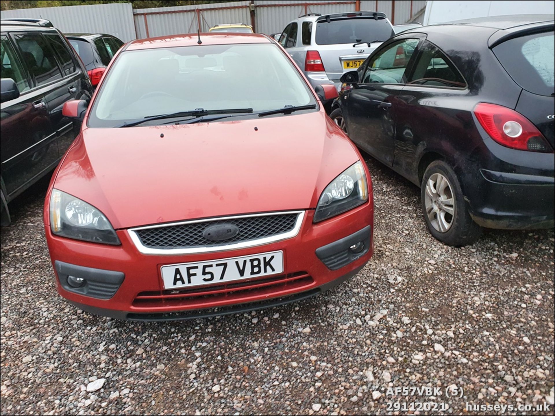 07/57 FORD FOCUS ZETEC CLIMATE TDCI - 1560cc 5dr Hatchback (Red, 143k) - Image 5 of 20