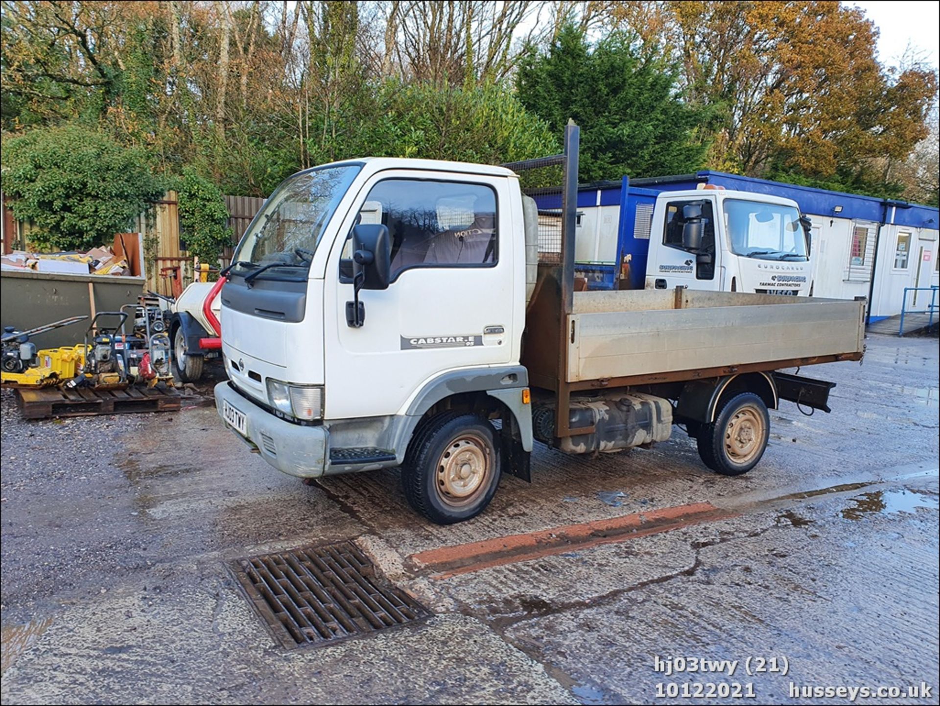 03/03 NISSAN CABSTAR E95 SWB - 2664cc 2dr Tipper (White, 90k) - Image 5 of 24