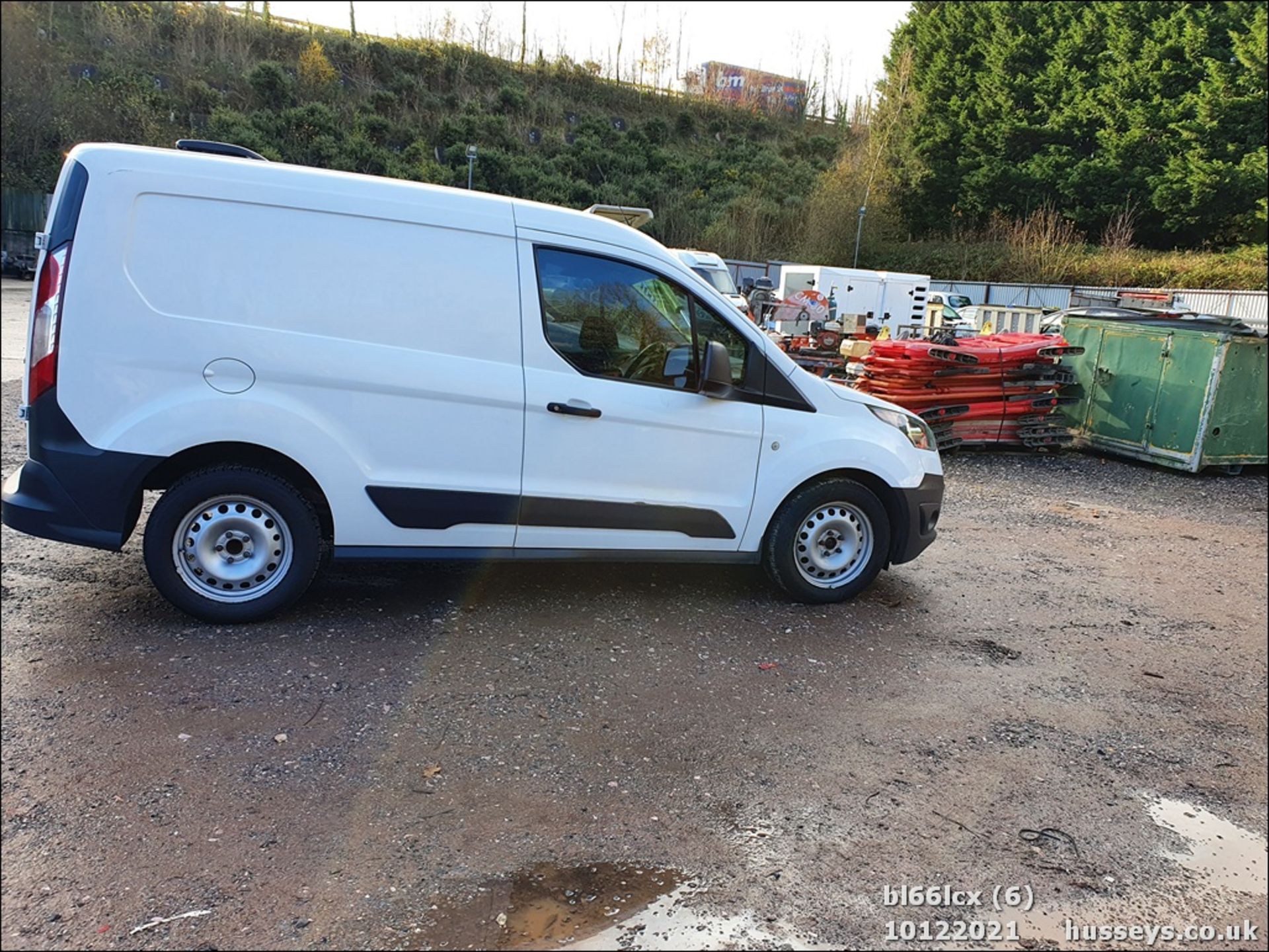 17/66 FORD TRANSIT CONNECT 200 TRND - 998cc 5dr Van (White, 128k) - Image 6 of 24