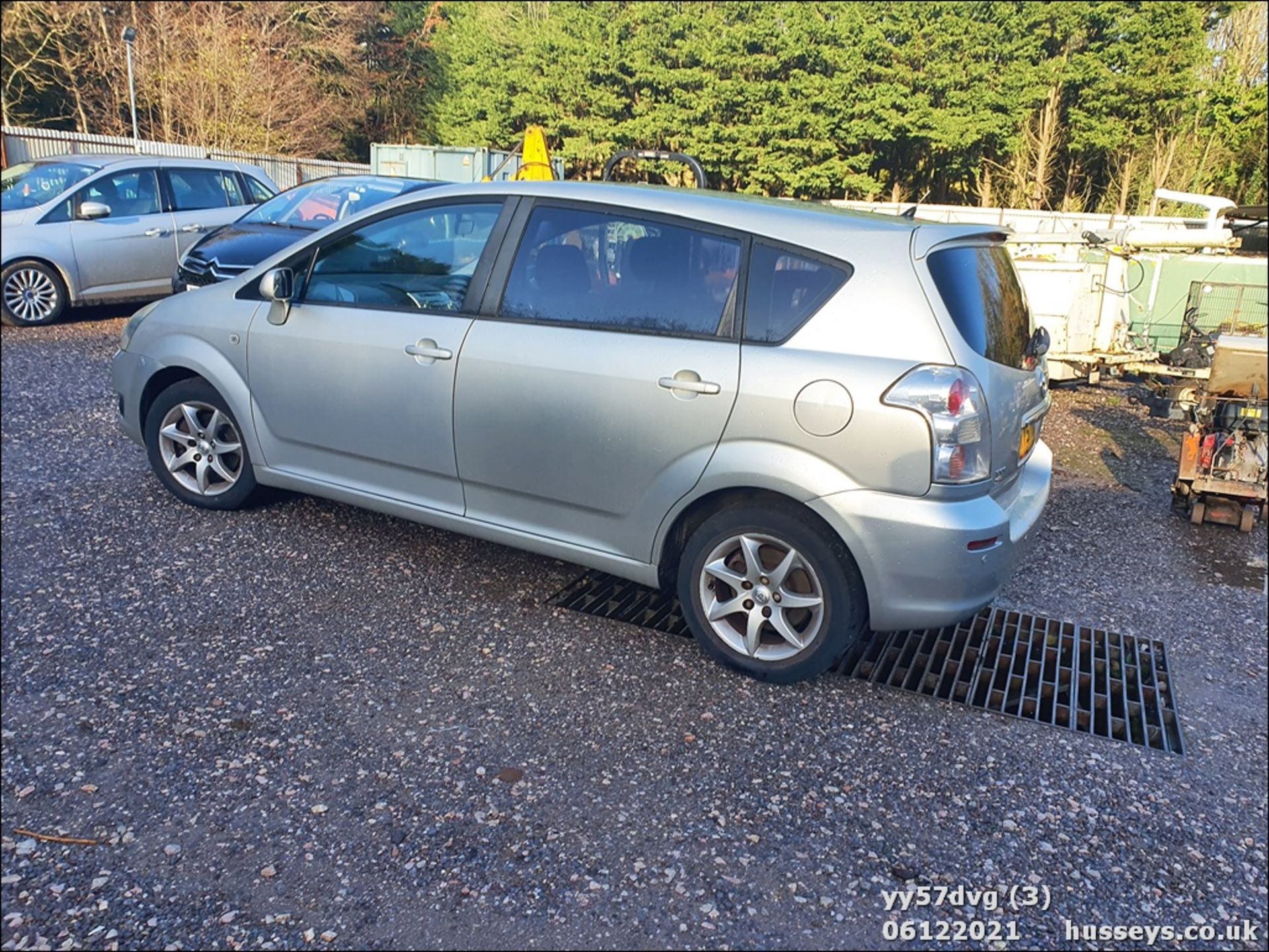 07/57 TOYOTA COROLLA VERSO SR D-4D - 2231cc 5dr MPV (Silver, 88k) - Image 4 of 22