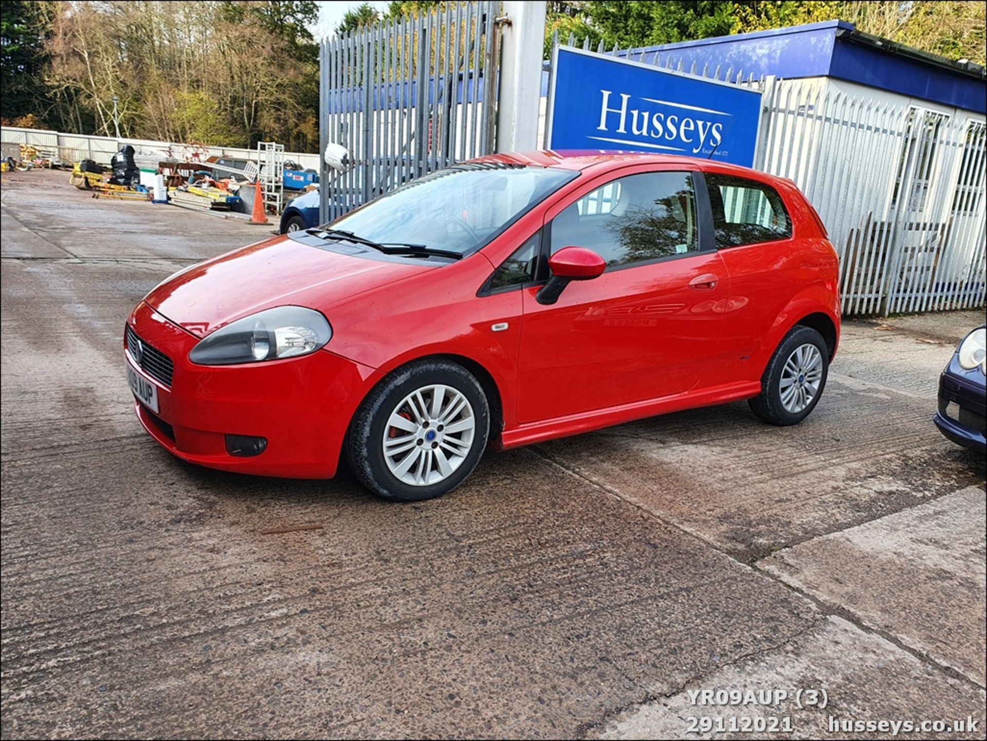 09/09 FIAT G PUNTO SPORTING MULTIJET - 1910cc 3dr Hatchback (Red, 105k) - Image 3 of 20