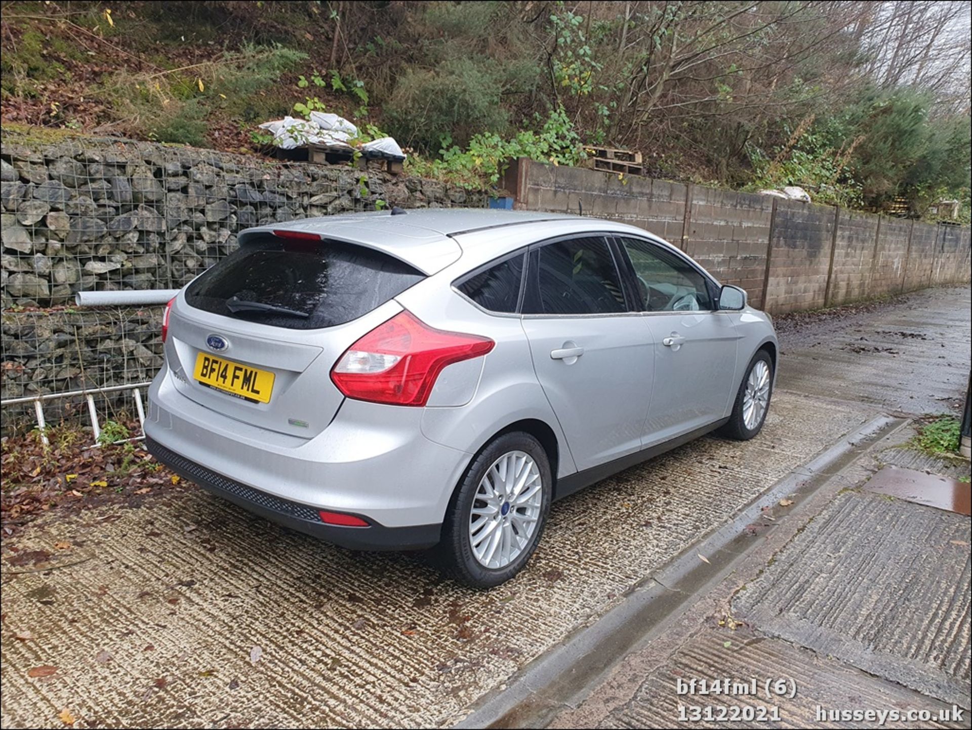 14/14 FORD FOCUS ZETEC TURBO - 998cc 5dr Hatchback (Silver, 83k) - Image 6 of 31