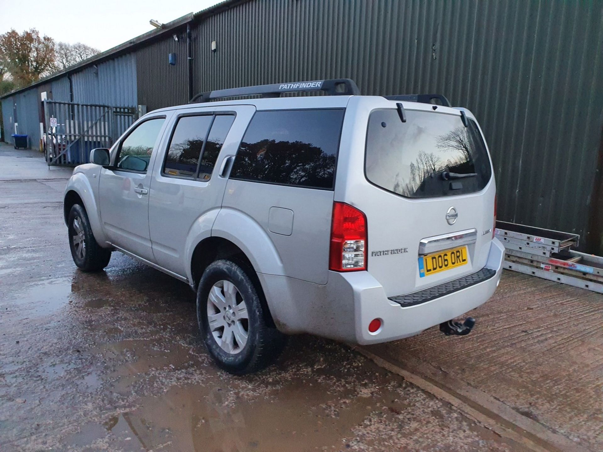 06/06 NISSAN PATHFINDER T-SPEC DCI 174 - 2488cc 5dr Estate (Silver, 147k) - Image 16 of 20