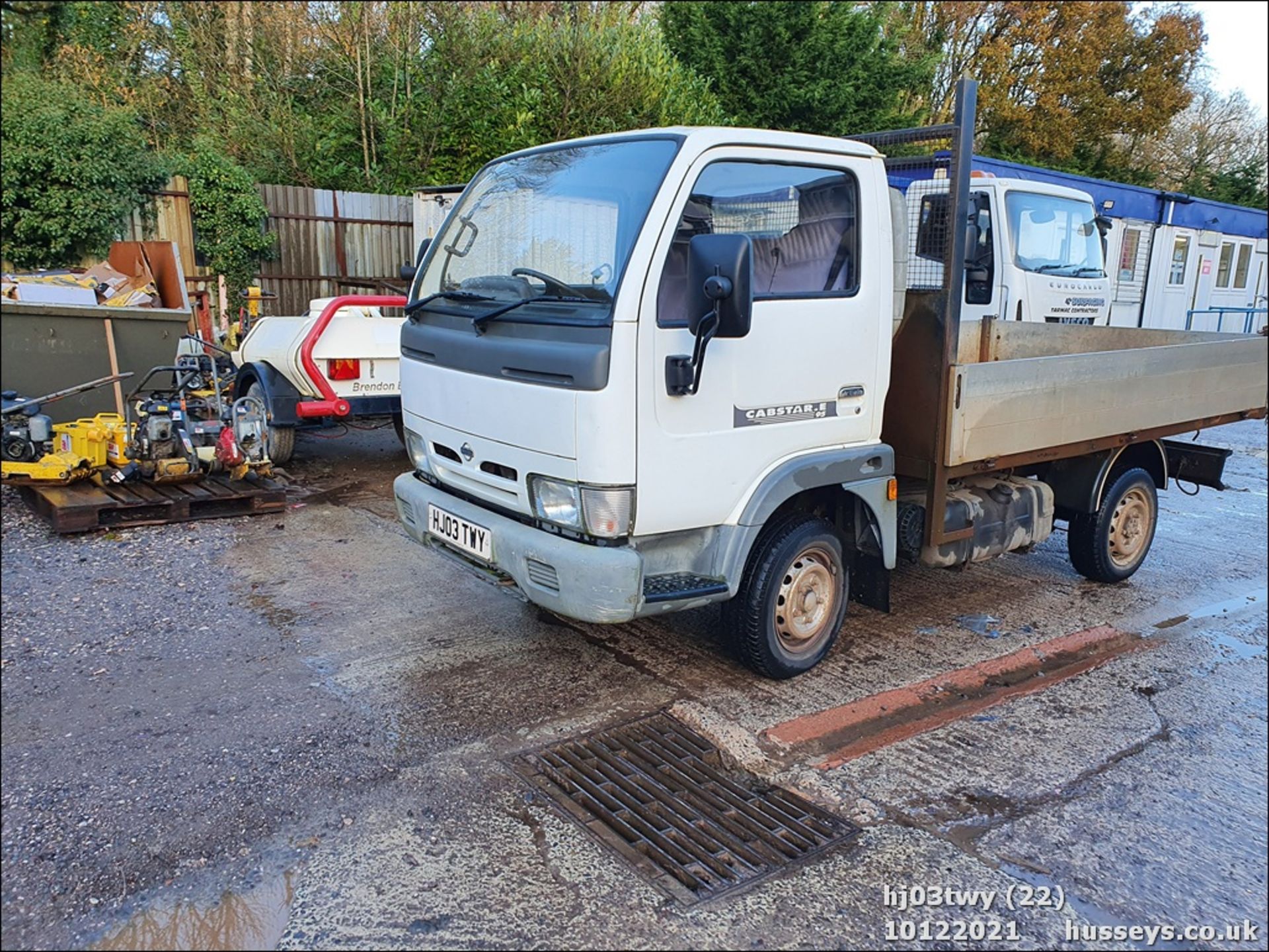 03/03 NISSAN CABSTAR E95 SWB - 2664cc 2dr Tipper (White, 90k) - Image 4 of 24