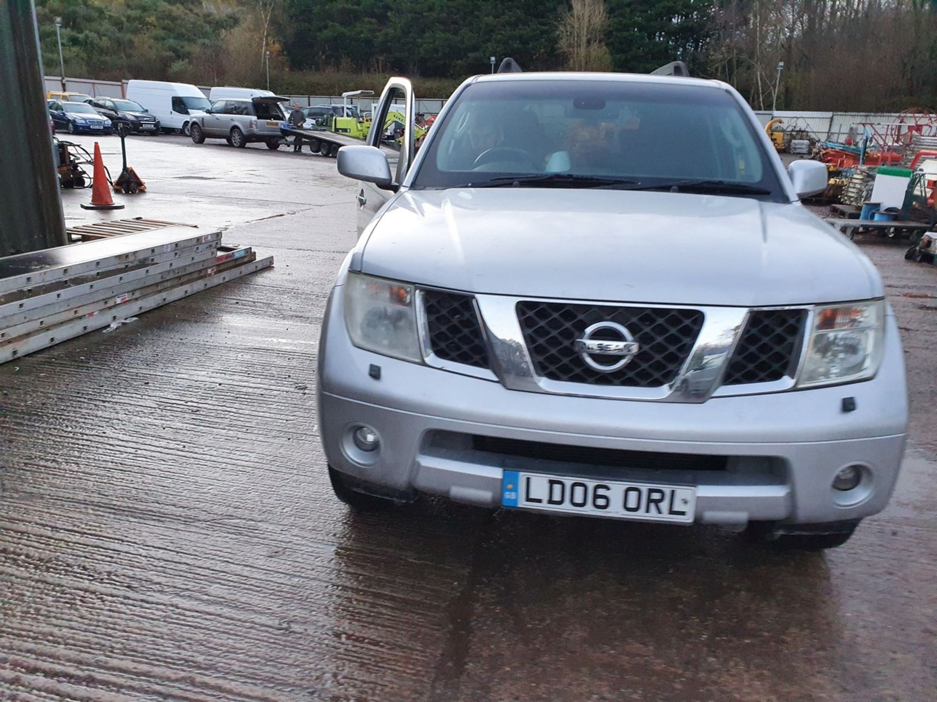 06/06 NISSAN PATHFINDER T-SPEC DCI 174 - 2488cc 5dr Estate (Silver, 147k) - Image 5 of 20