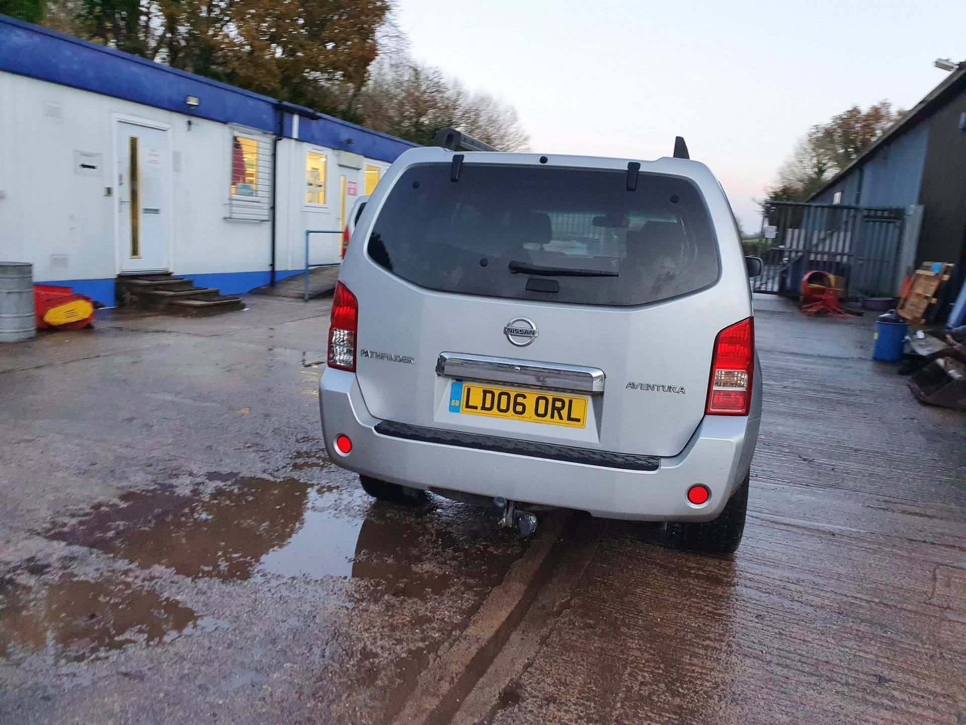 06/06 NISSAN PATHFINDER T-SPEC DCI 174 - 2488cc 5dr Estate (Silver, 147k) - Image 11 of 20