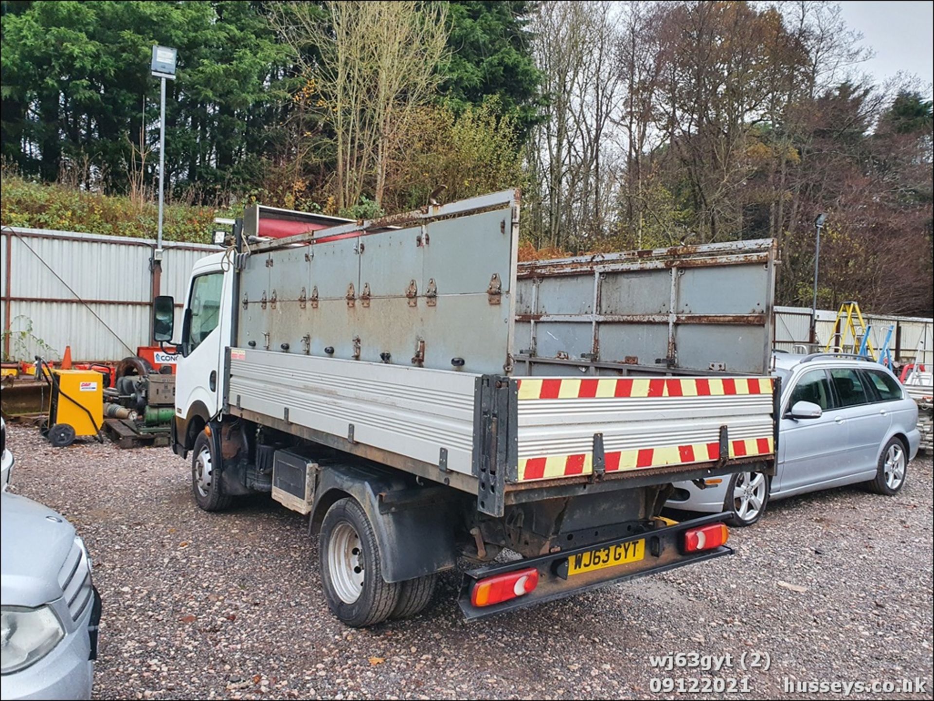 13/63 NISSAN CABSTAR 35.14 S/C SWB - 2488cc Tipper (White, 123k) - Image 3 of 17