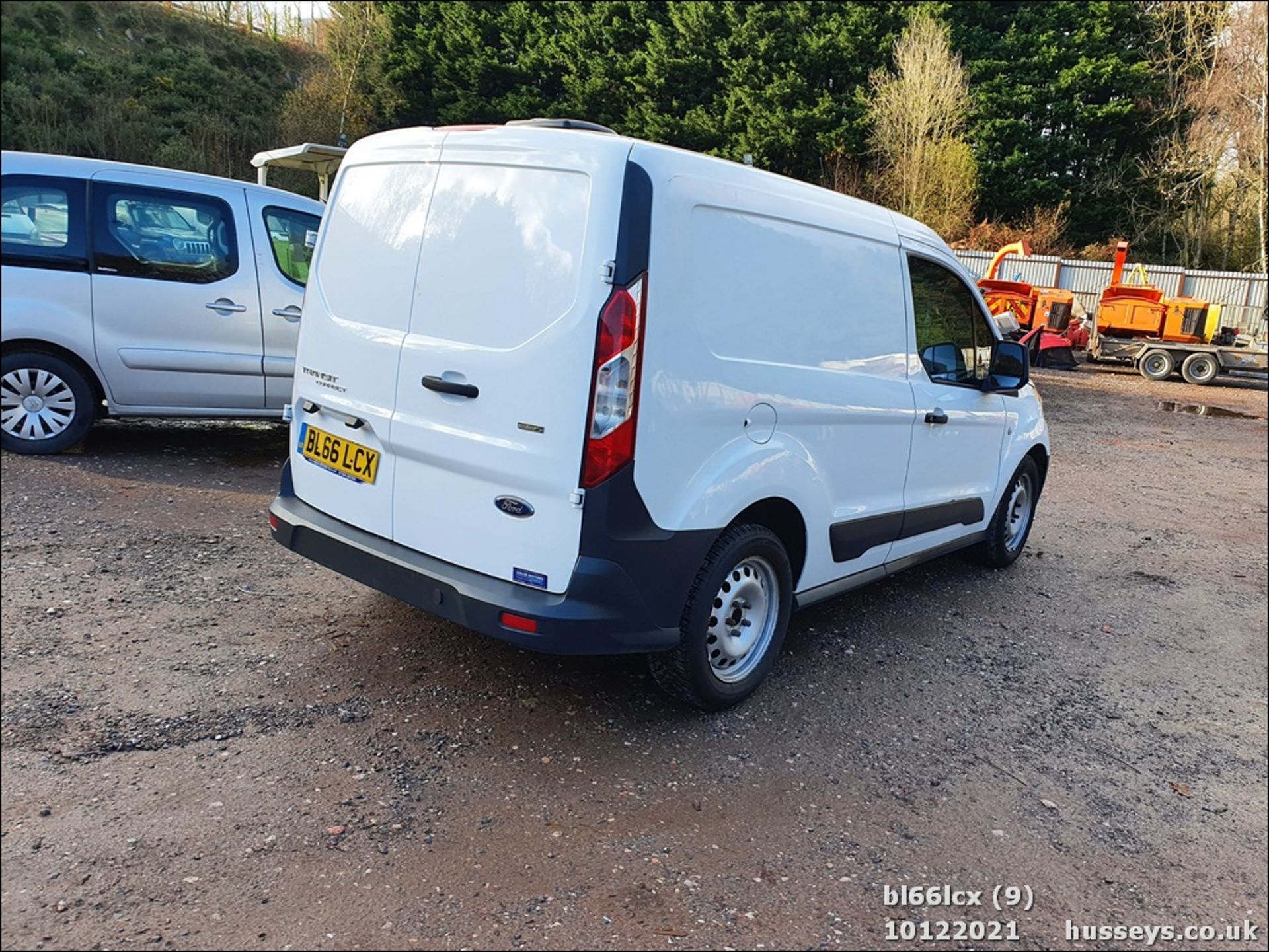 17/66 FORD TRANSIT CONNECT 200 TRND - 998cc 5dr Van (White, 128k) - Image 9 of 24