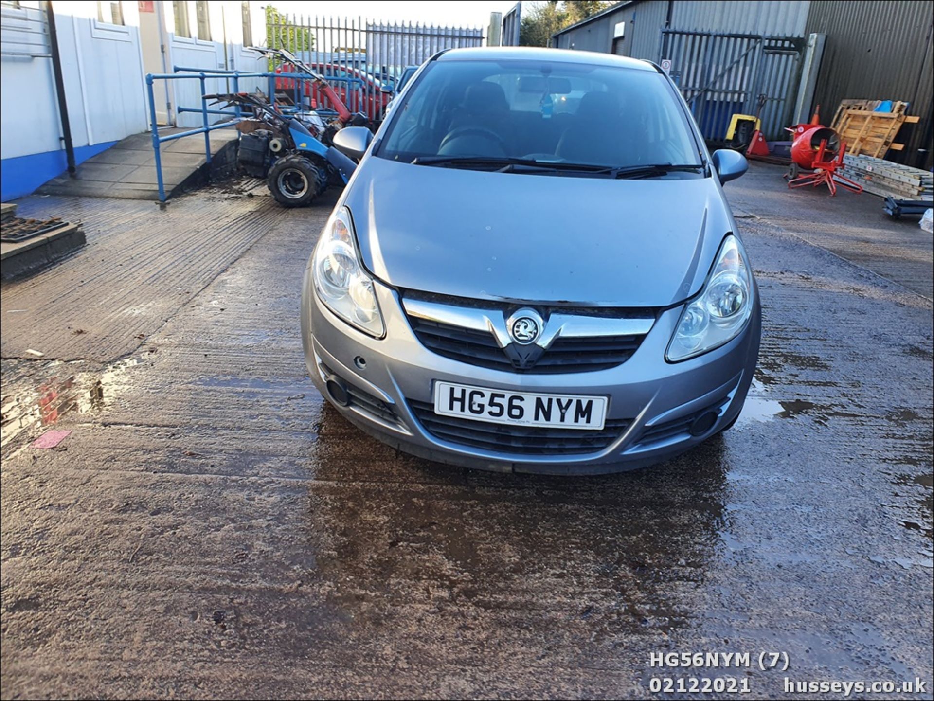 06/56 VAUXHALL CORSA LIFE - 998cc 3dr Hatchback (Silver, 65k) - Image 6 of 30