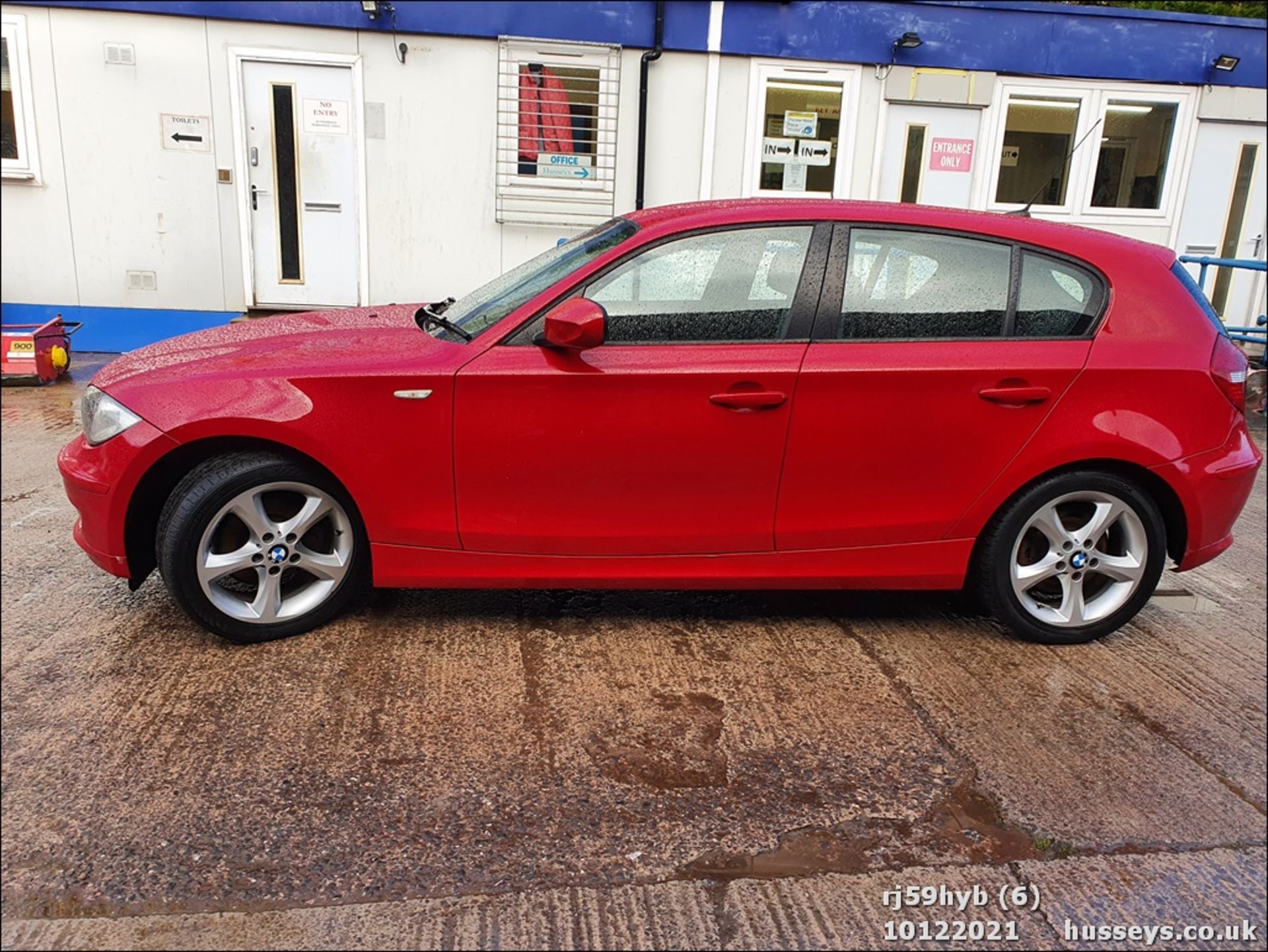 10/59 BMW 118D SPORT - 1995cc 5dr Hatchback (Red) - Image 6 of 39