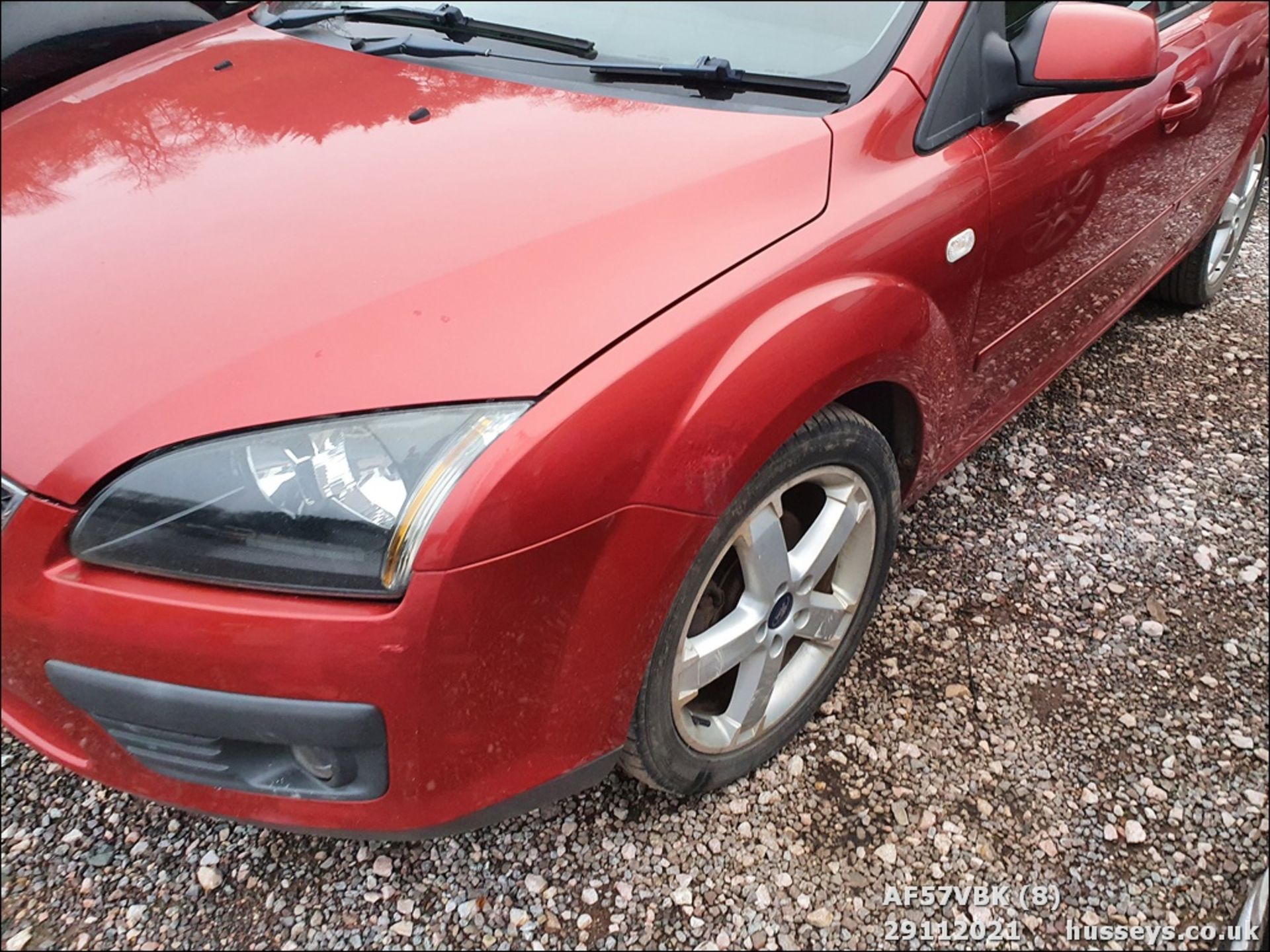 07/57 FORD FOCUS ZETEC CLIMATE TDCI - 1560cc 5dr Hatchback (Red, 143k) - Image 8 of 20