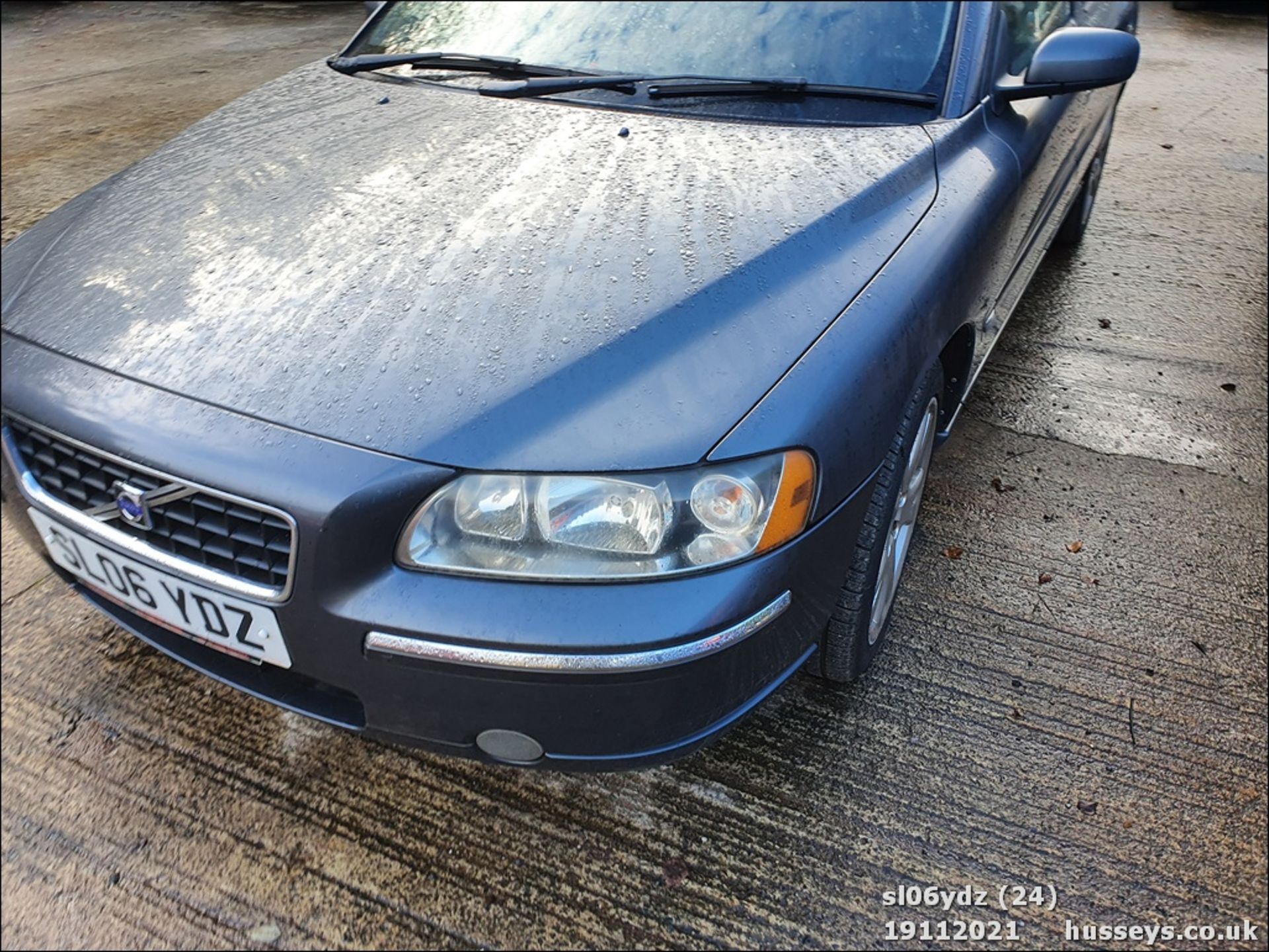 06/06 VOLVO S60 SE D 185 E4 - 2401cc 4dr Saloon (Grey) - Image 24 of 31