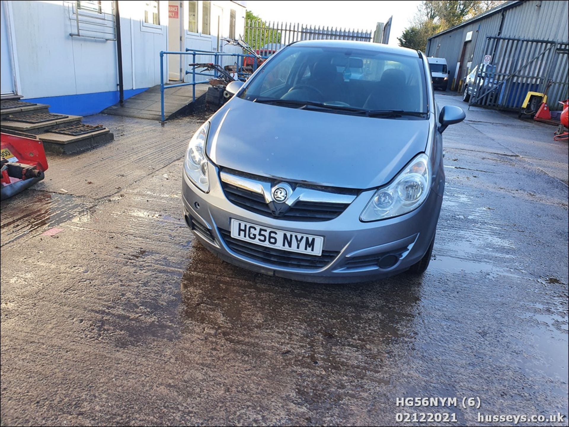 06/56 VAUXHALL CORSA LIFE - 998cc 3dr Hatchback (Silver, 65k) - Image 5 of 30