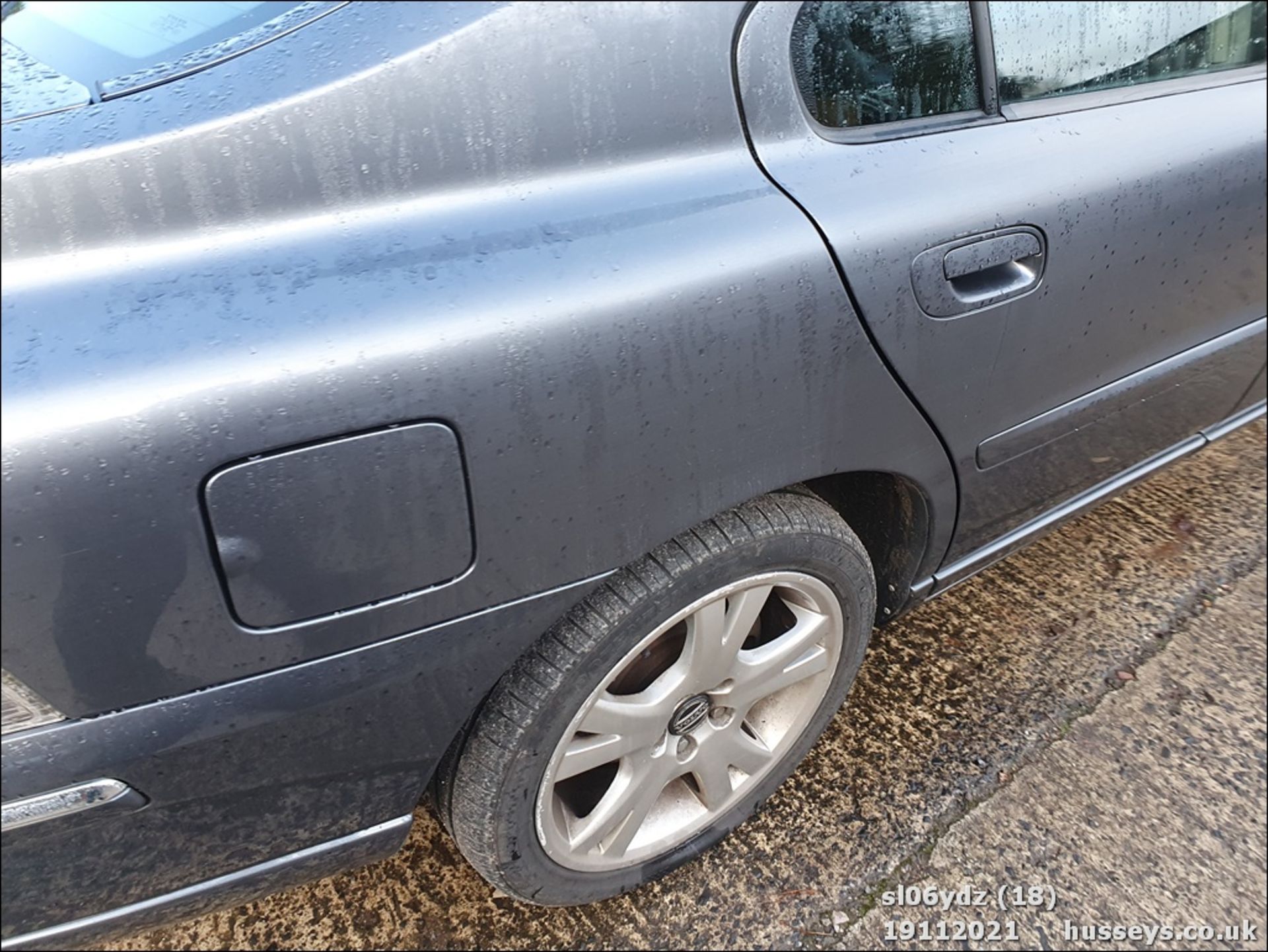 06/06 VOLVO S60 SE D 185 E4 - 2401cc 4dr Saloon (Grey) - Image 18 of 31